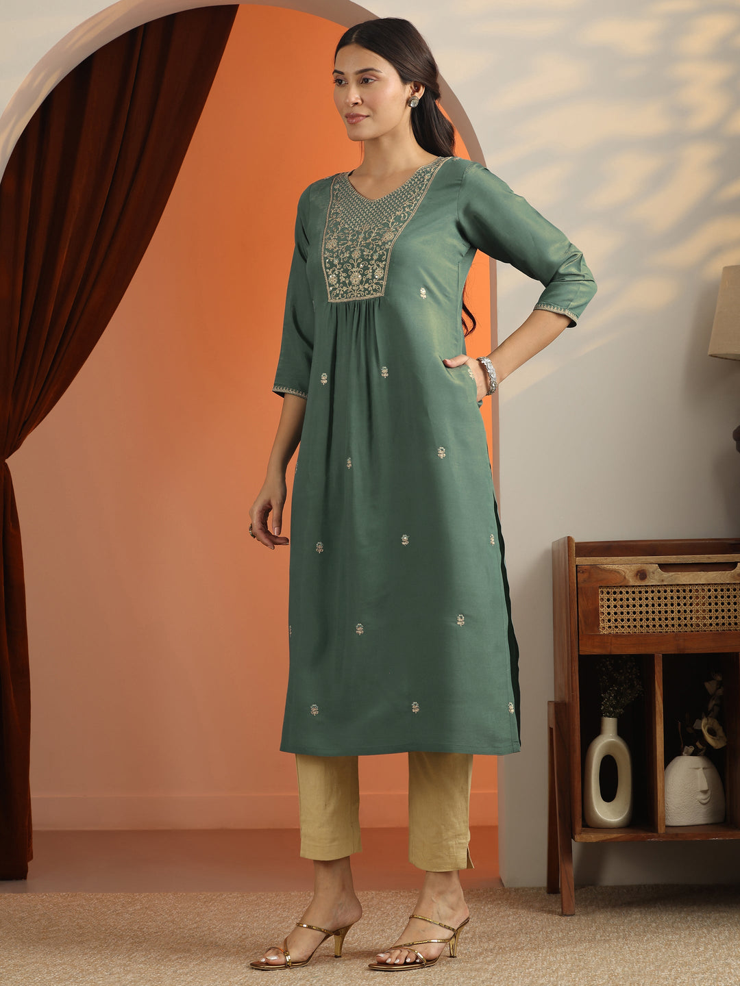  Green Floral Embroidered Silk Blend Straight Kurta 