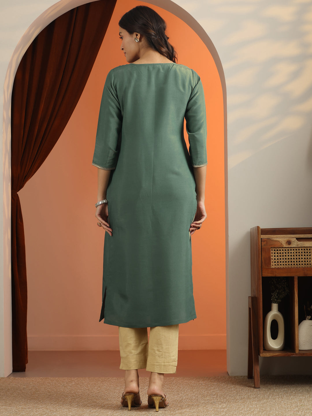  Green Floral Embroidered Silk Blend Straight Kurta 