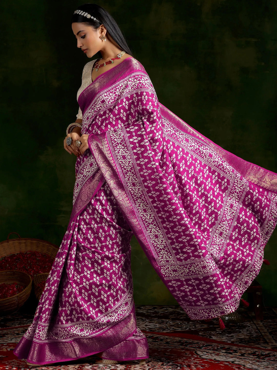  Magenta Printed Silk Blend Saree With Unstitched Blouse Piece 