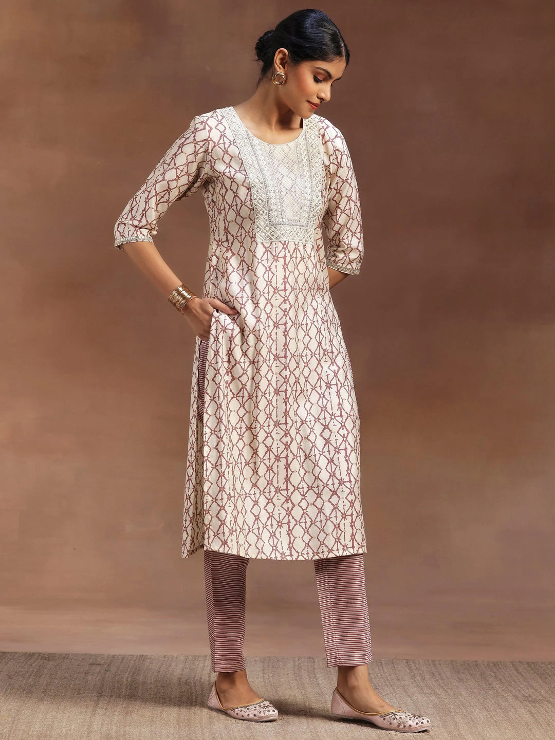  Off White Printed Silk Blend Straight Suit With Dupatta 