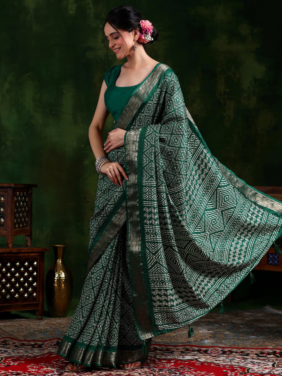 Green Printed Silk Blend Saree With Unstitched Blouse Piece - Libas 