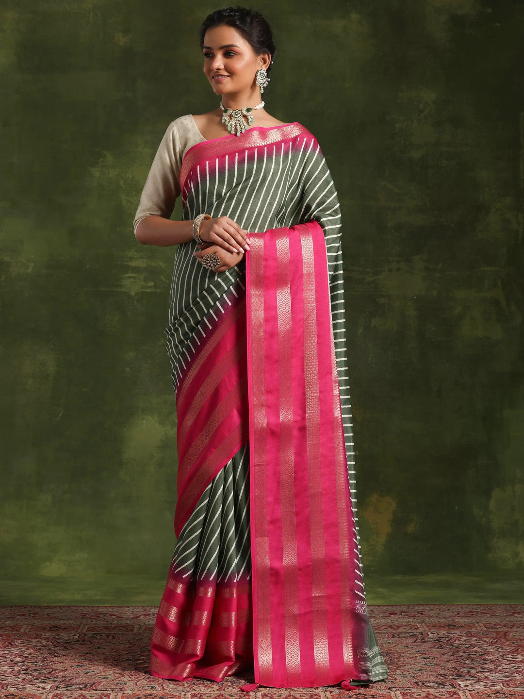 Green Printed Silk Blend Saree With Unstitched Blouse Piece - Libas 