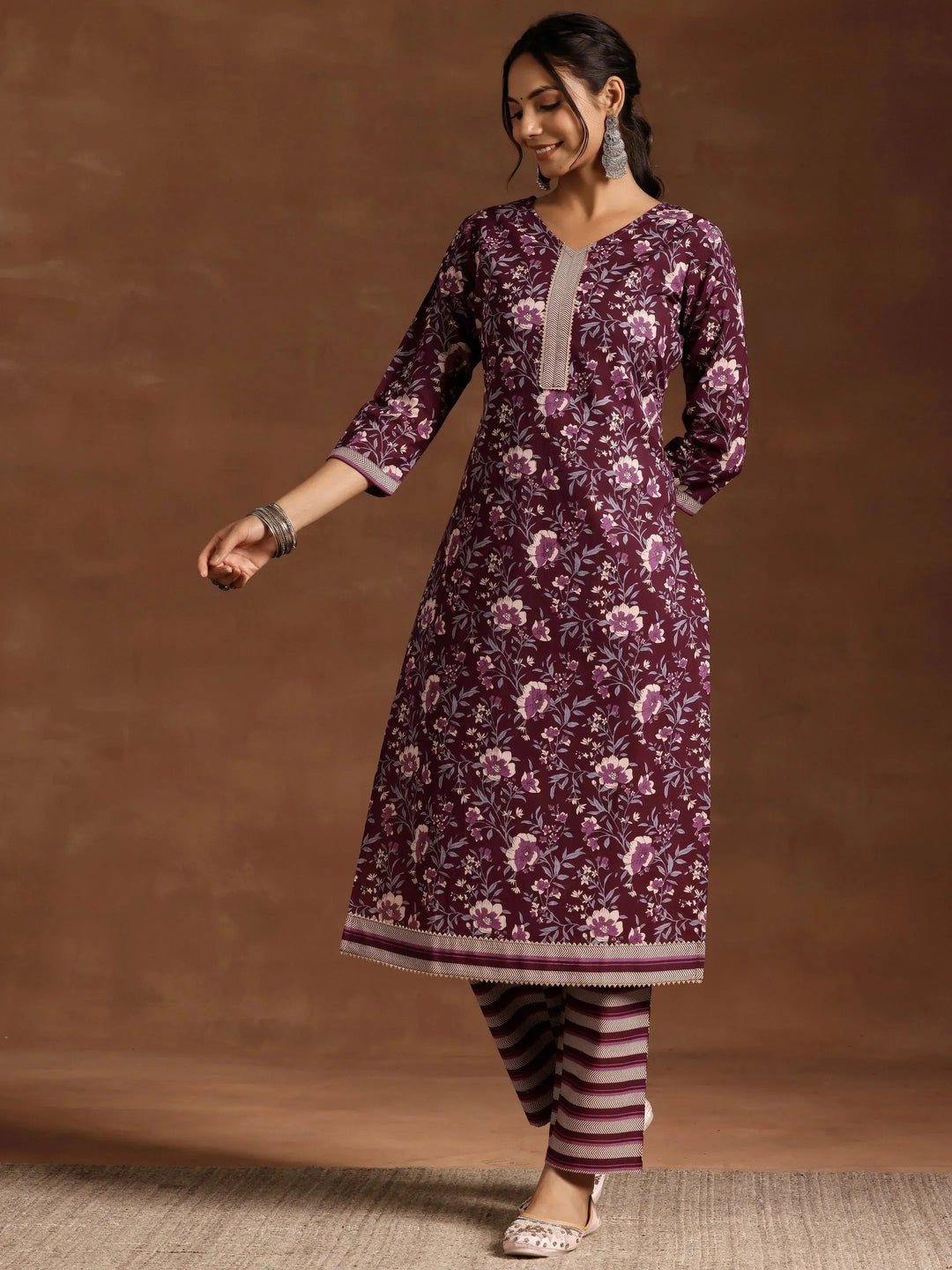  Green Embroidered Silk Blend Straight Kurta Set 