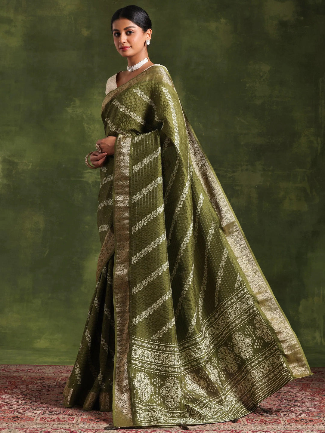 Green Printed Silk Blend Saree With Unstitched Blouse Piece - Libas 