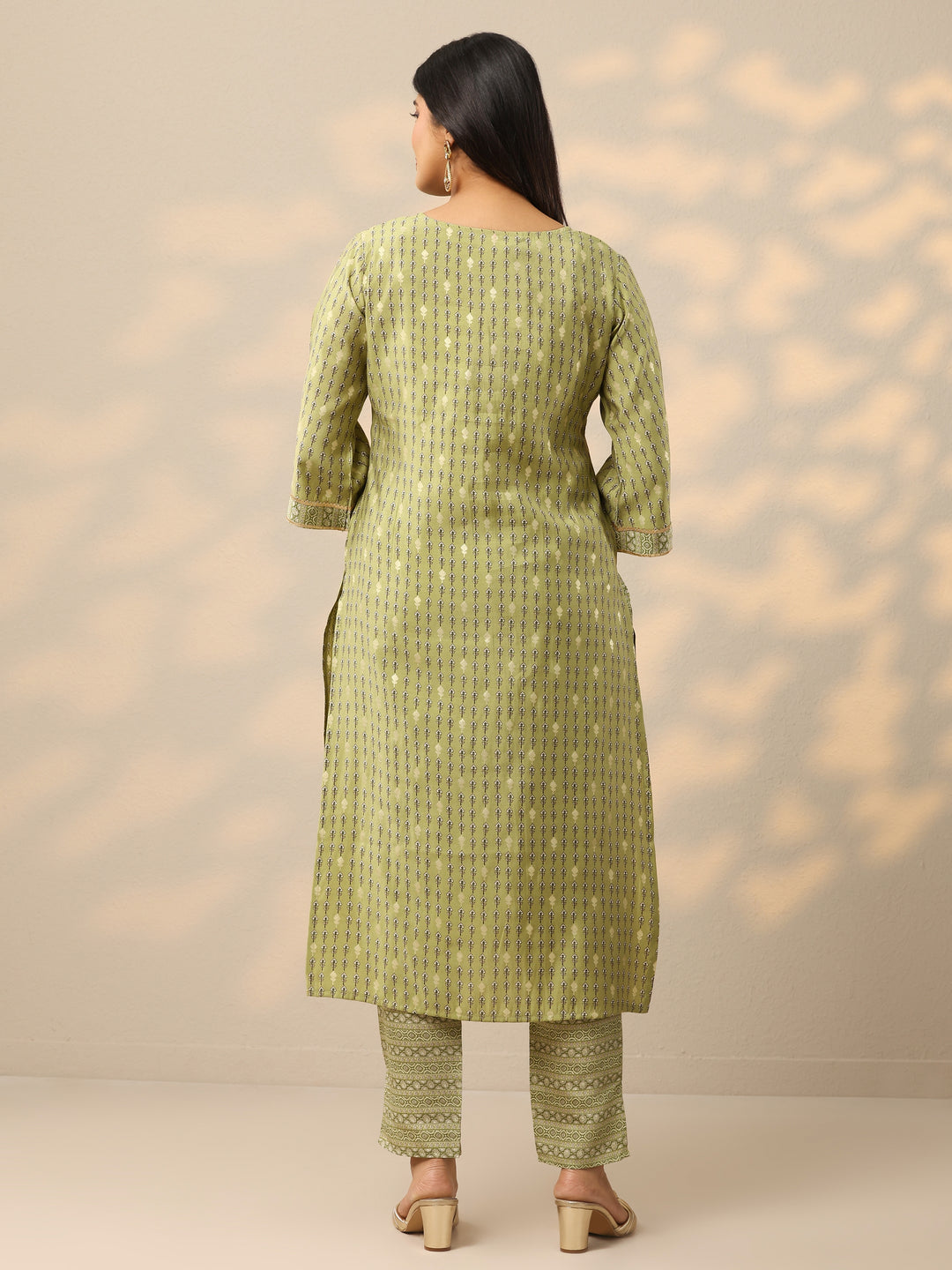  Green Printed Silk Blend Straight Kurta With Trousers 