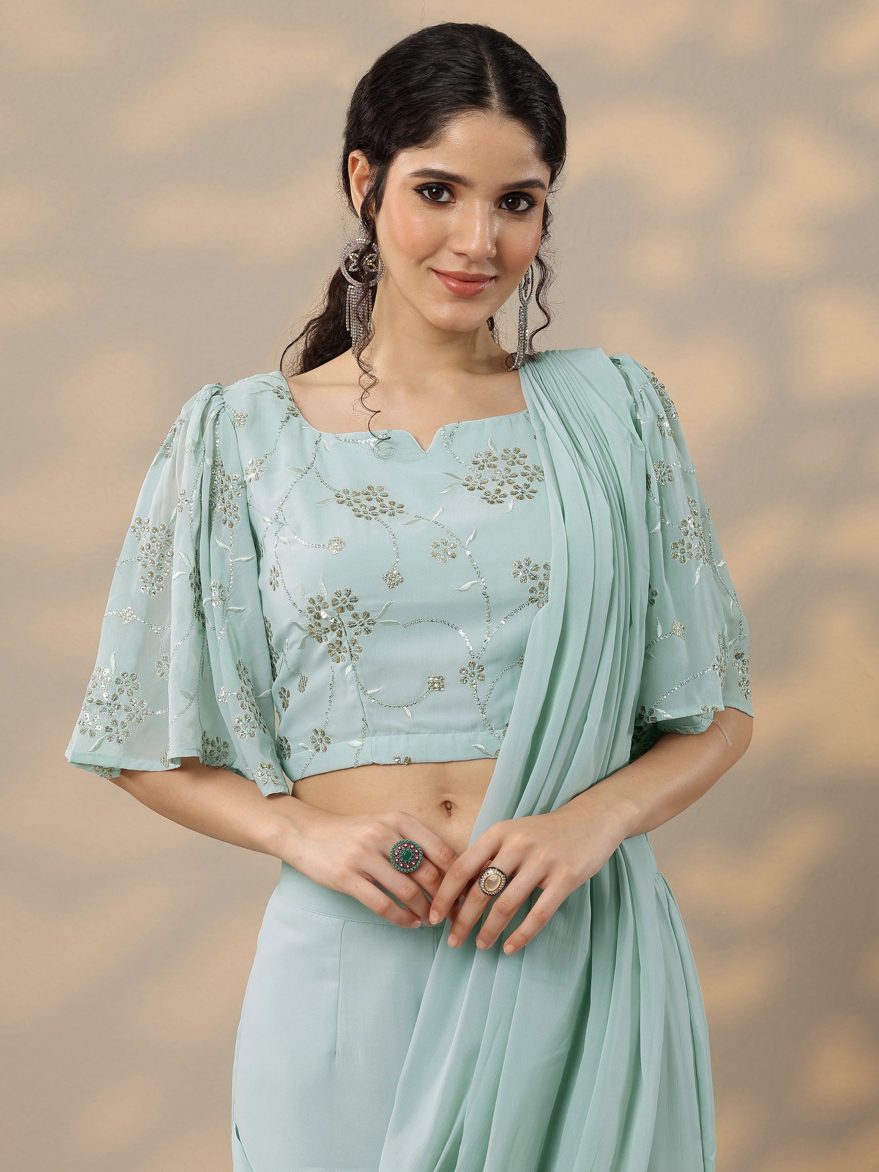 Green Embellished Silk blend Saree With Unstitched Blouse Piece