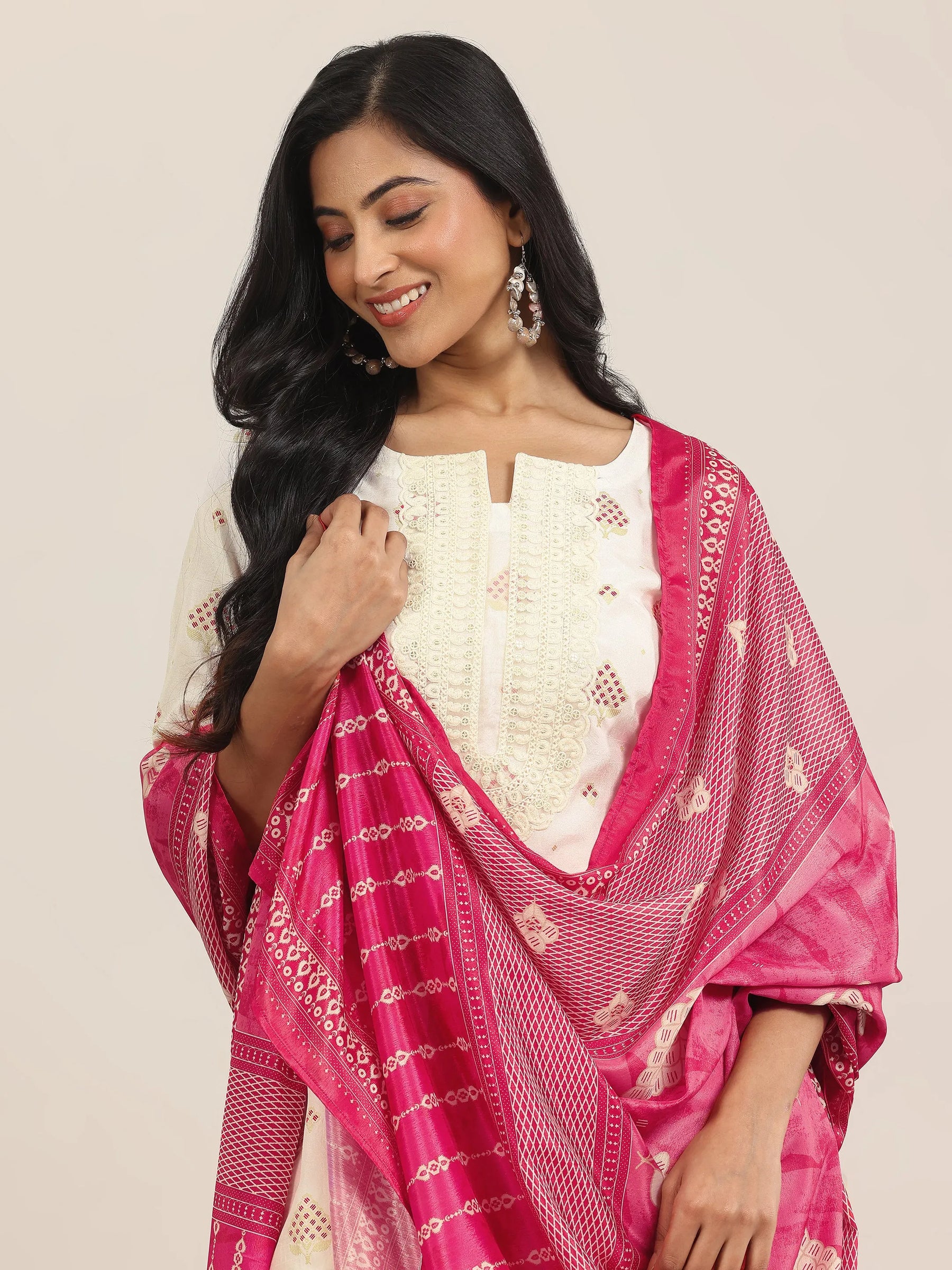 Green Embellished Organza Sarees With Unstitched Blouse Piece