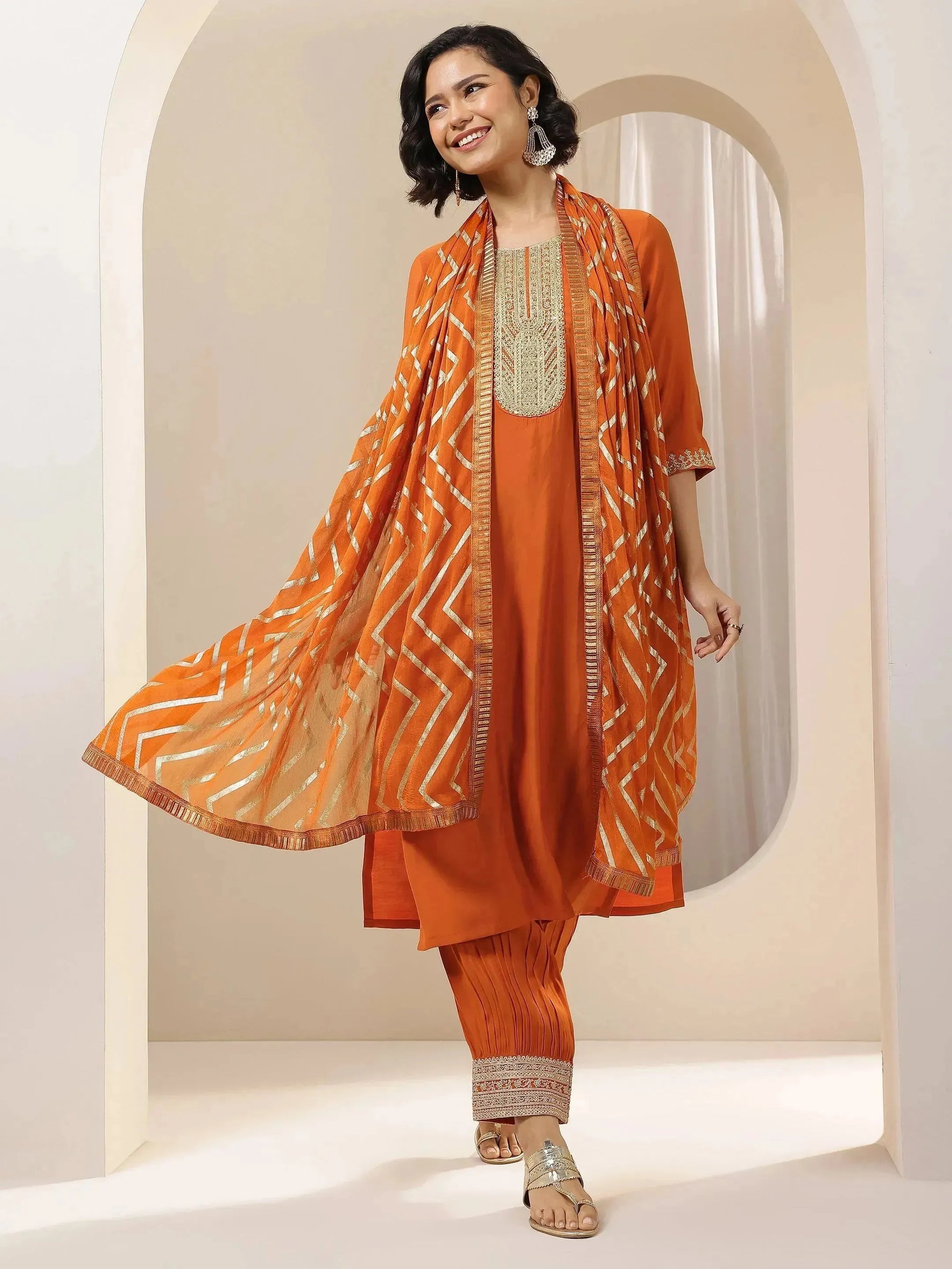 Cream Printed Crepe Saree With Unstitched Blouse Piece