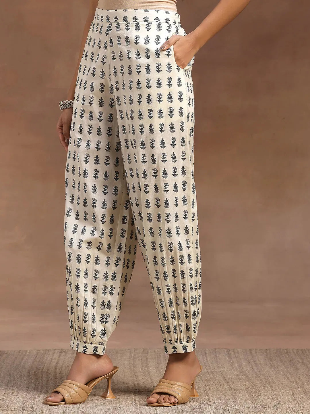  Grey Printed Cotton Straight Suit With Dupatta 