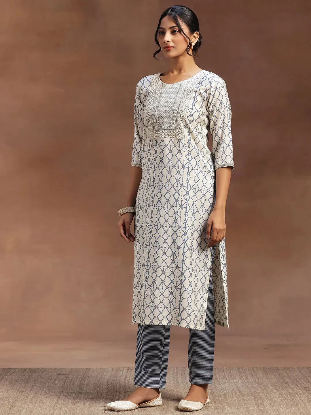  Off White Printed Silk Blend Straight Suit With Dupatta 