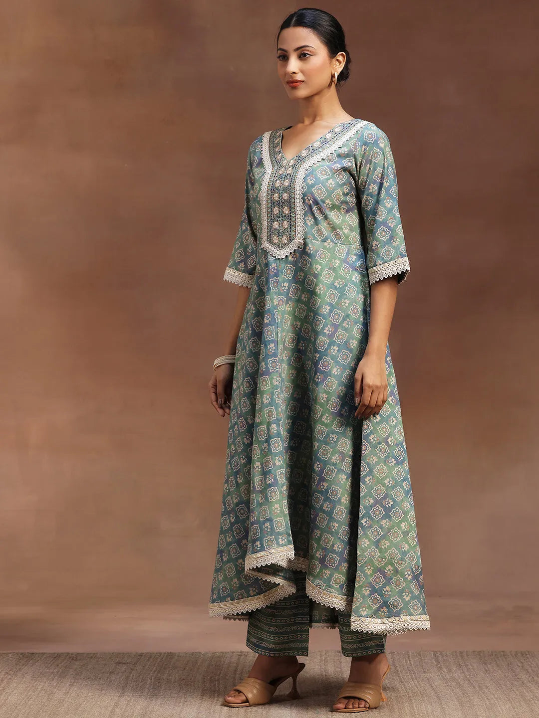  Green Printed Silk Blend A-Line Kurta With Trousers & Dupatta 