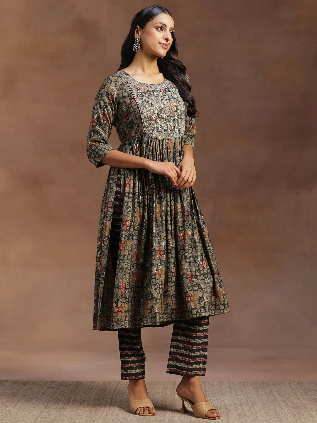  Green Printed Silk Blend A-Line Kurta With Trousers & Dupatta 