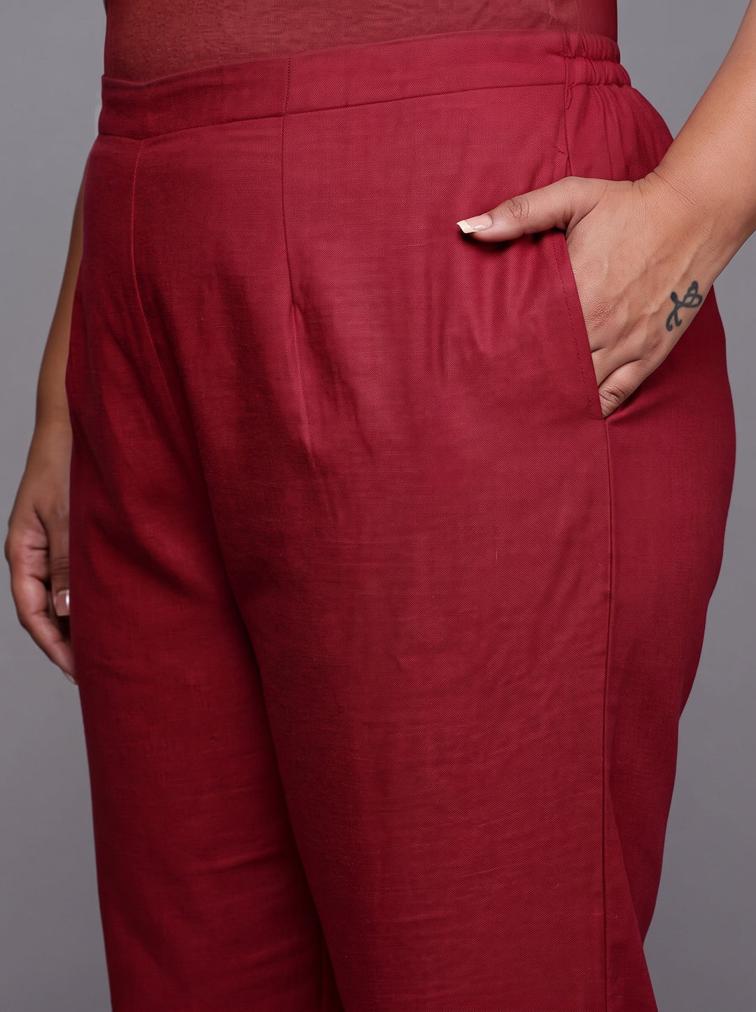  Plus Size Off-White Yoke Design Cotton Straight Kurta With Trousers & Dupatta 