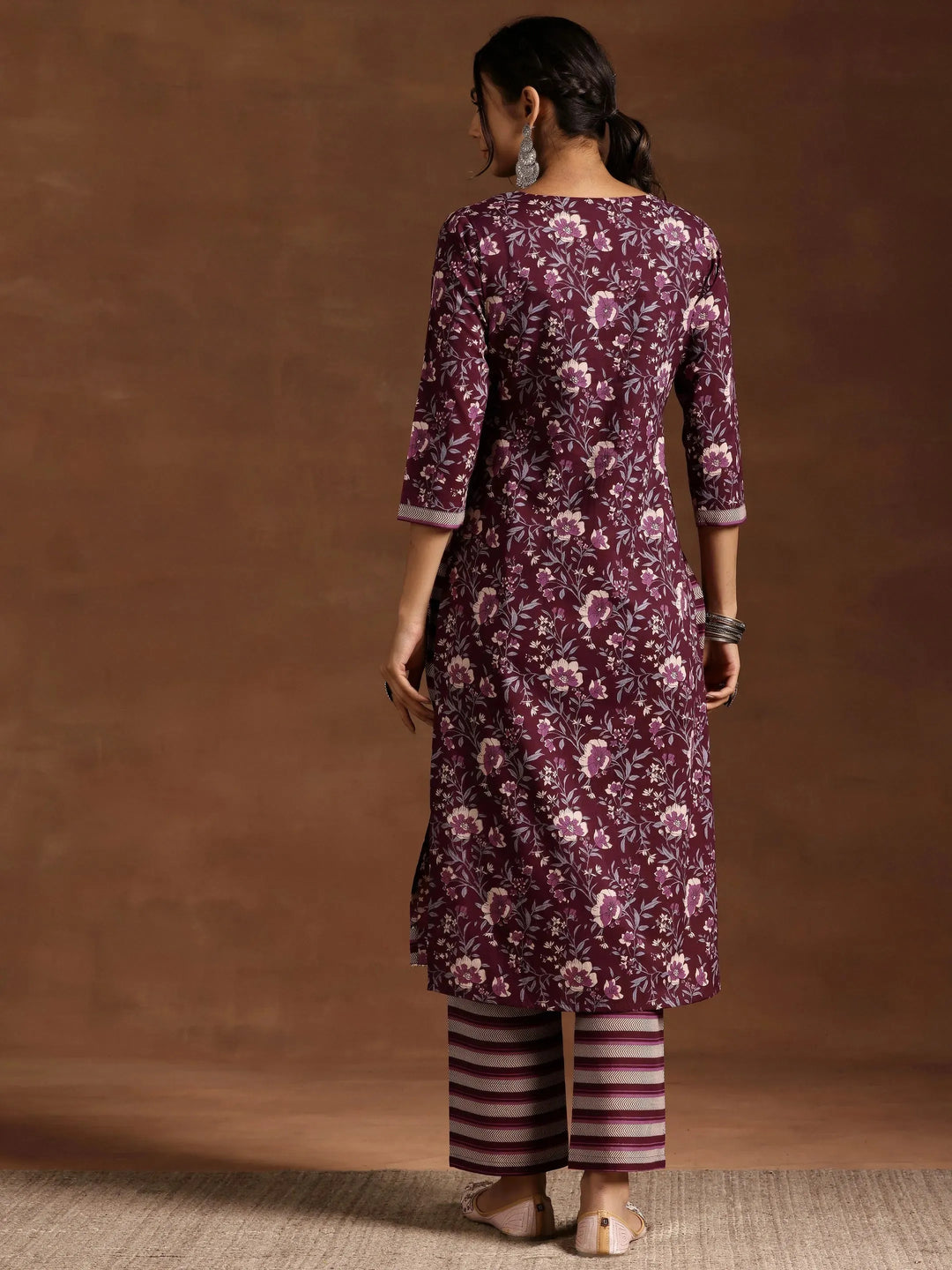  Green Embroidered Silk Blend Straight Kurta Set 