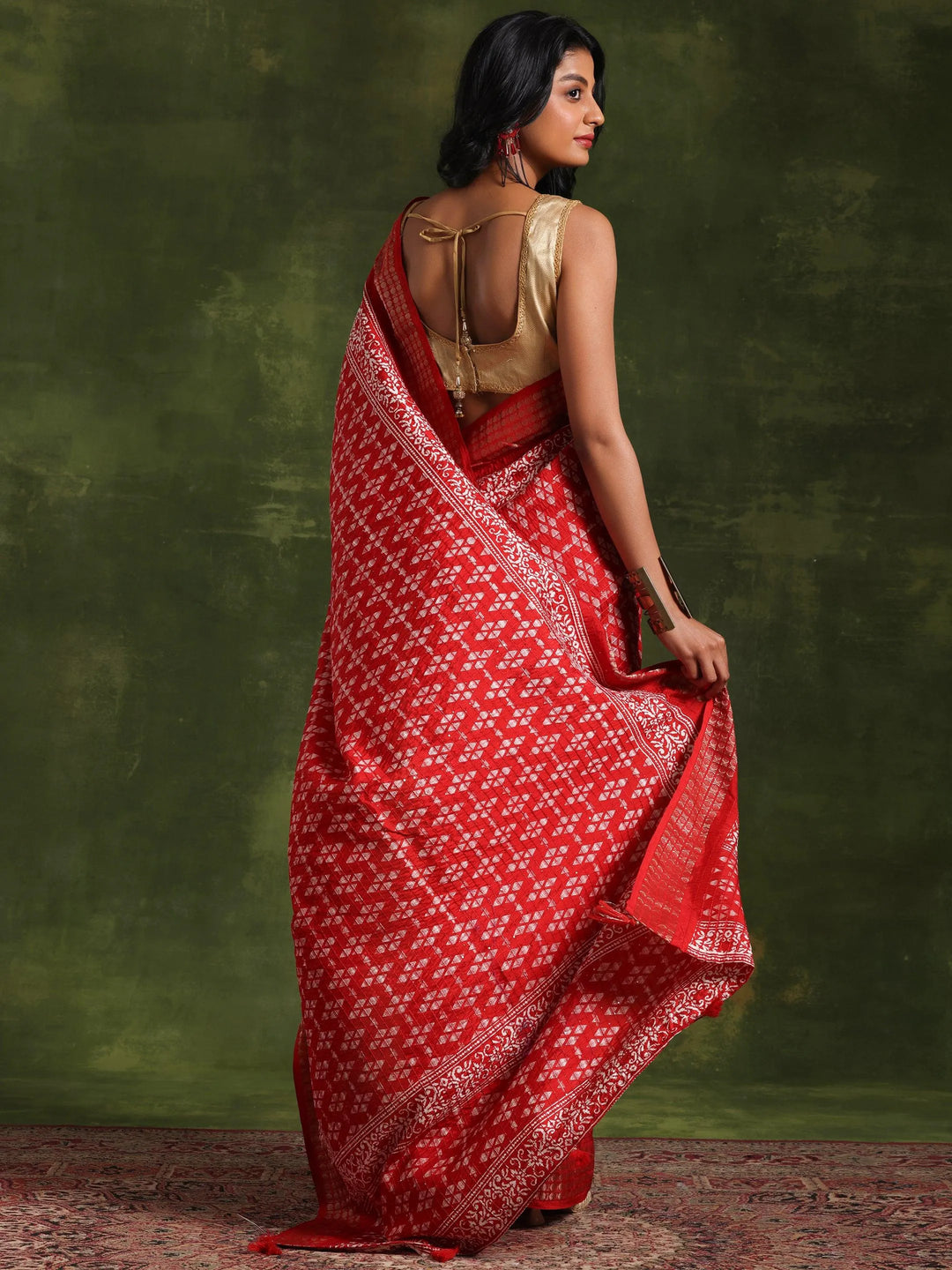 Red Printed Silk Blend Saree With Unstitched Blouse Piece - Libas 