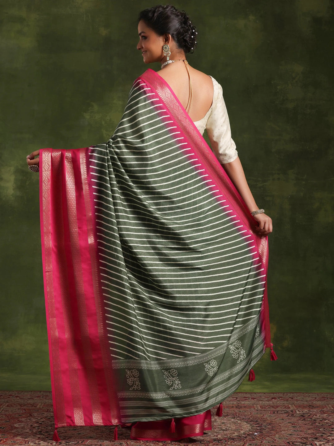 Green Printed Silk Blend Saree With Unstitched Blouse Piece - Libas 