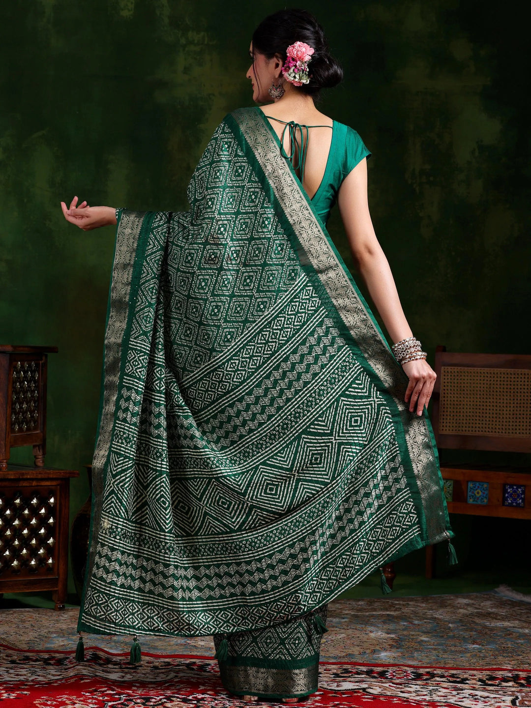 Green Printed Silk Blend Saree With Unstitched Blouse Piece - Libas 