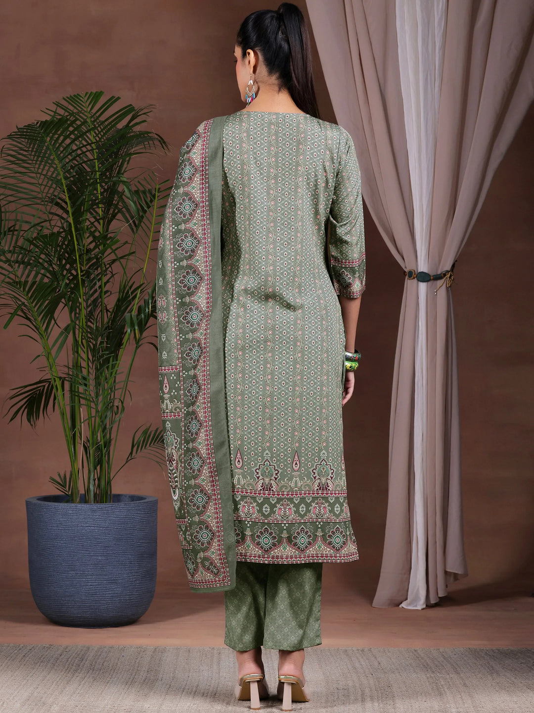  Grey Printed Poly Crepe Straight Suit With Dupatta 