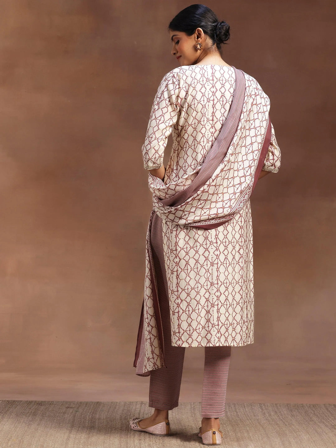  Off White Printed Silk Blend Straight Suit With Dupatta 
