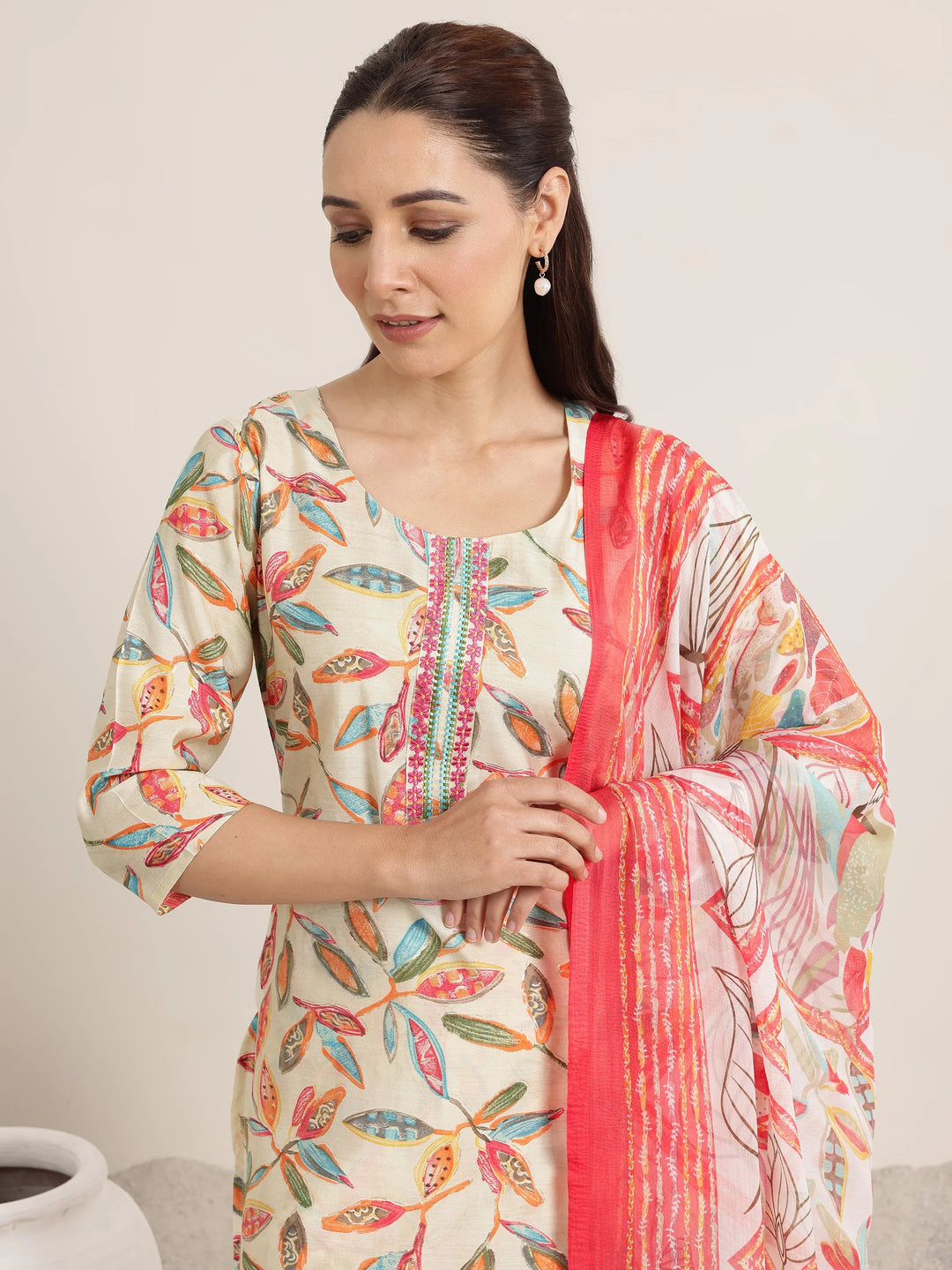  Off white Printed Silk Blend Straight Suit Set With Dupatta 