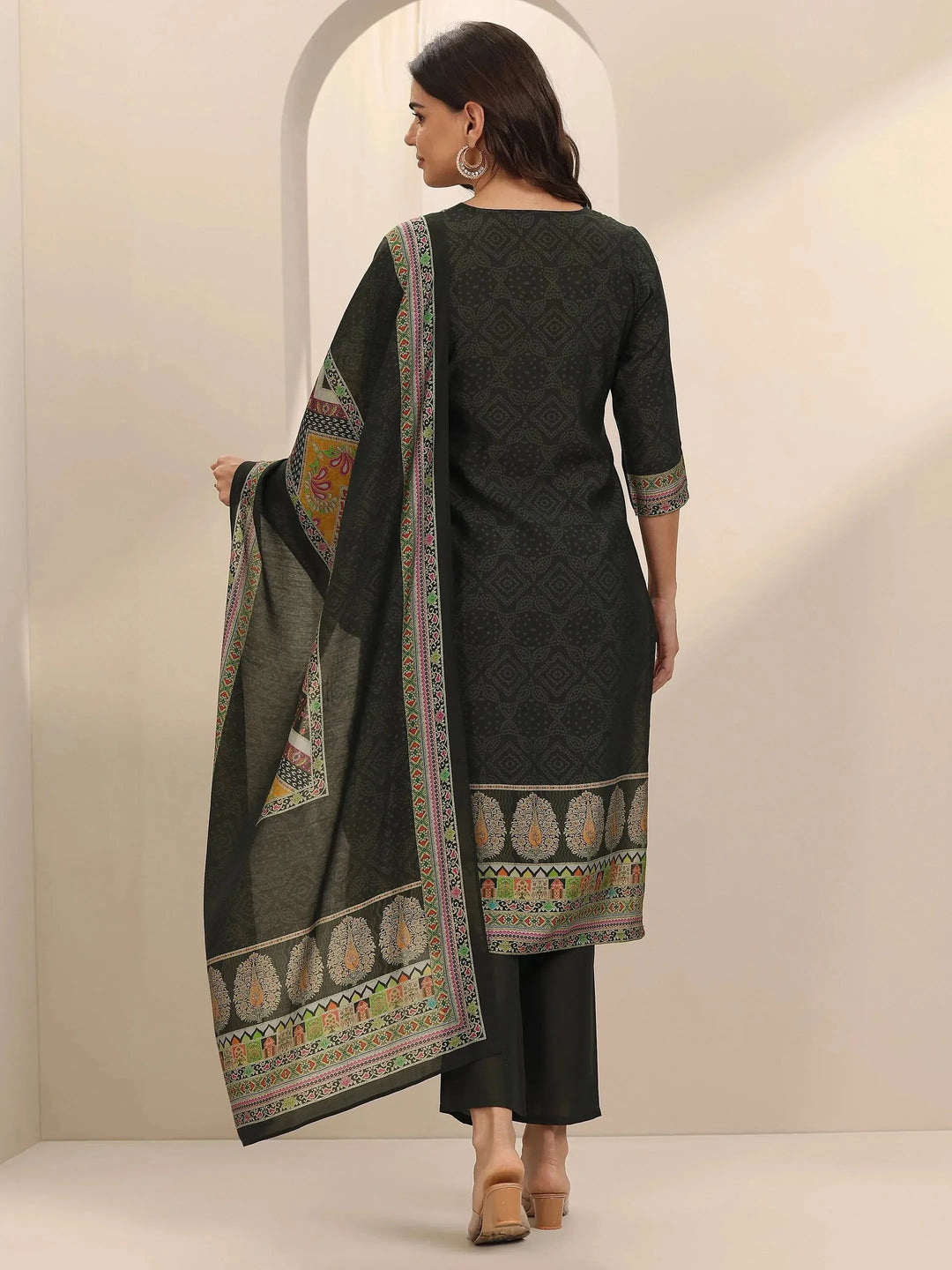  Grey Printed Silk Blend Straight Suit Set With Dupatta 