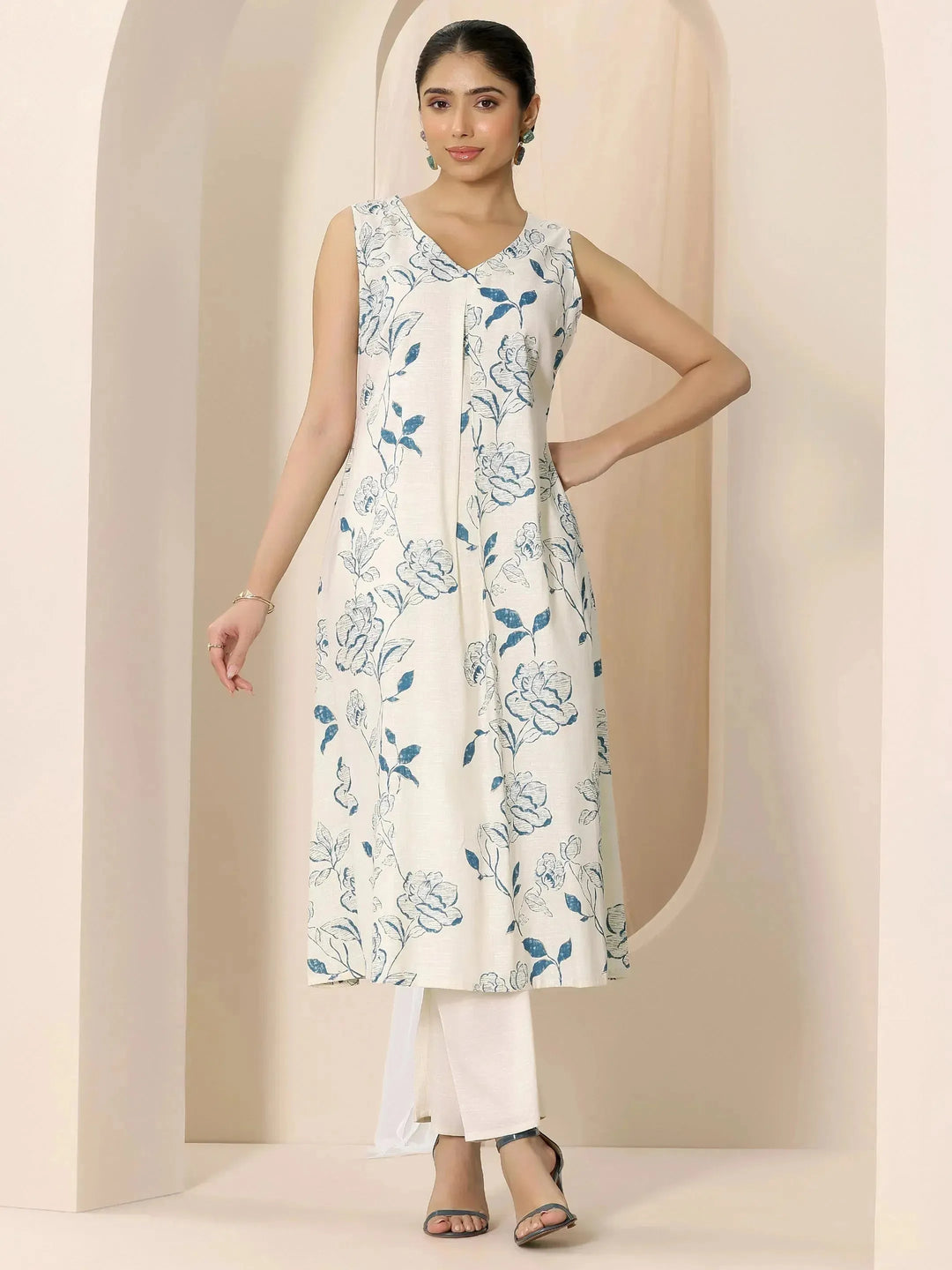  Off white Printed Silk Blend A-Line Kurta Set 