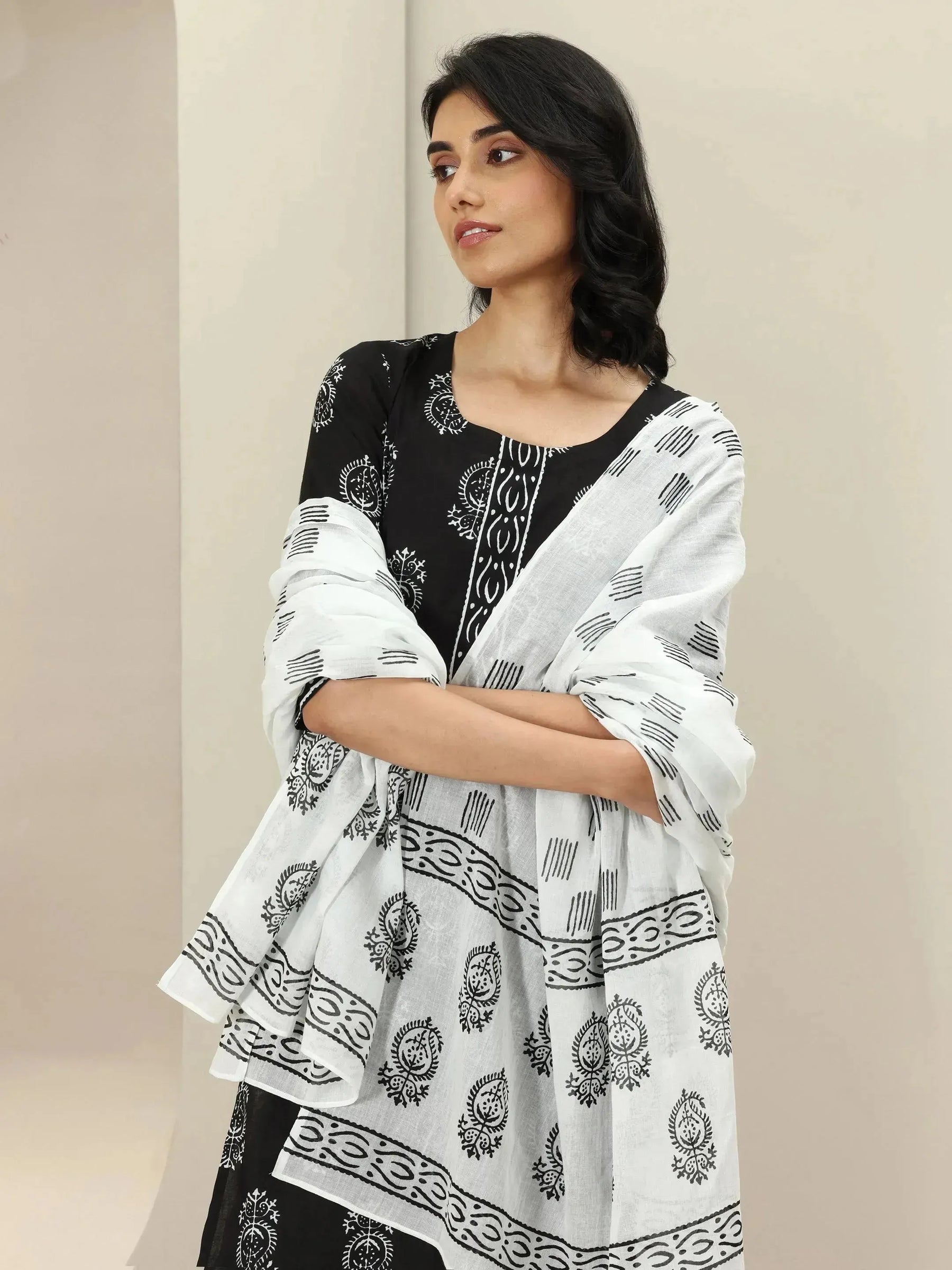 Green Printed Pure Georgette Saree With Unstitched Blouse Piece
