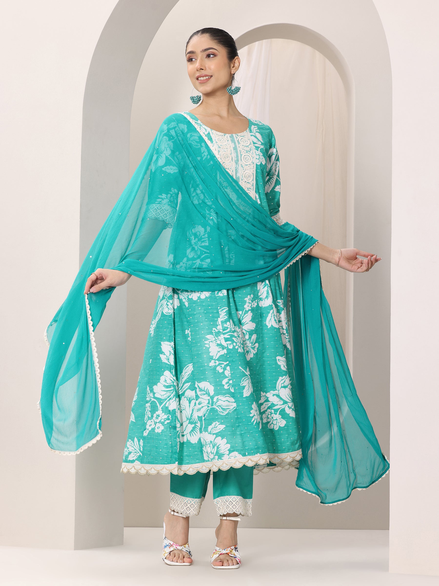 Blue Printed Cotton Saree With Unstitched Blouse Piece