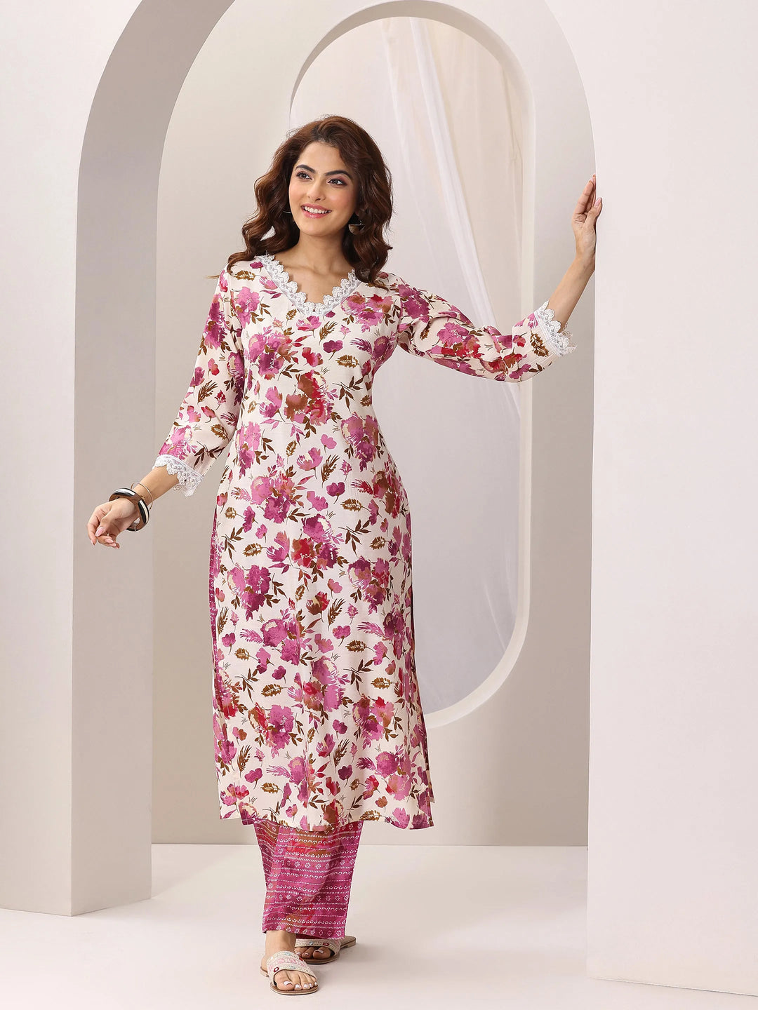 Women's Off White Printed Straight Kurta