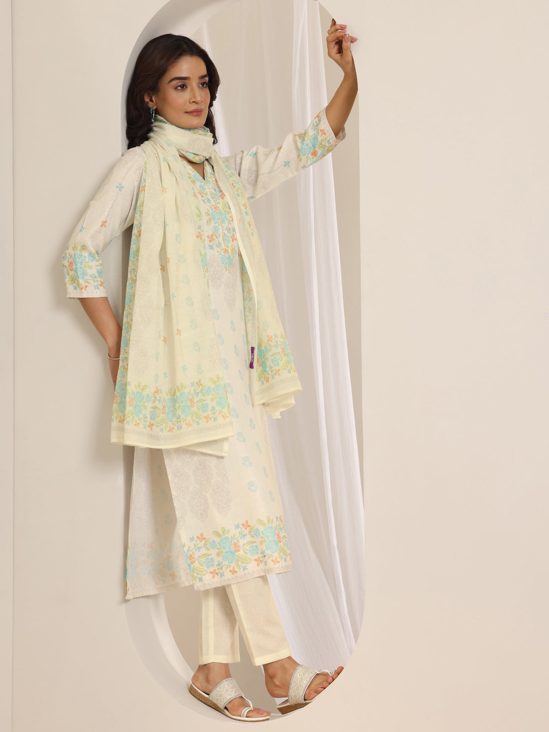  Off White Printed Cotton Blend Straight Suit Set With Dupatta 
