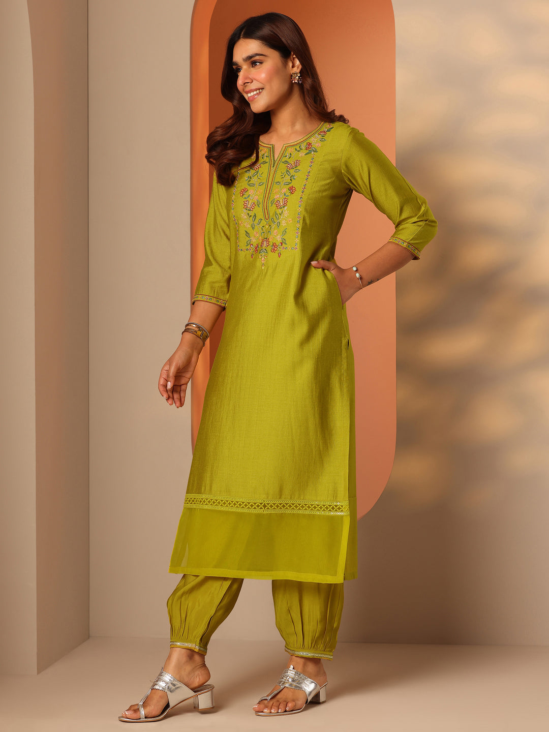  Green Embroidered Silk Blend Straight Kurta Set 