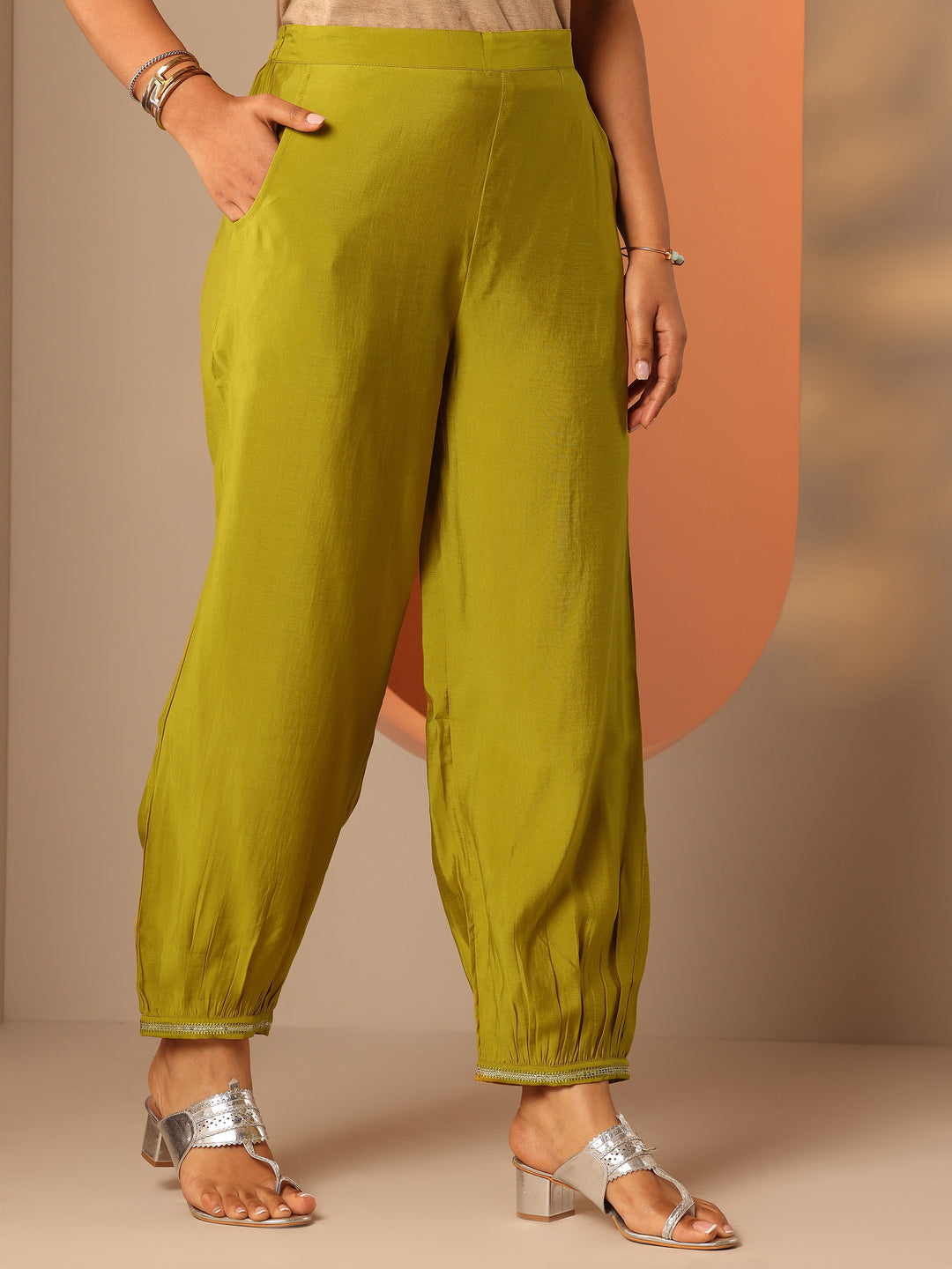 Green Embroidered Silk Blend Straight Kurta Set 