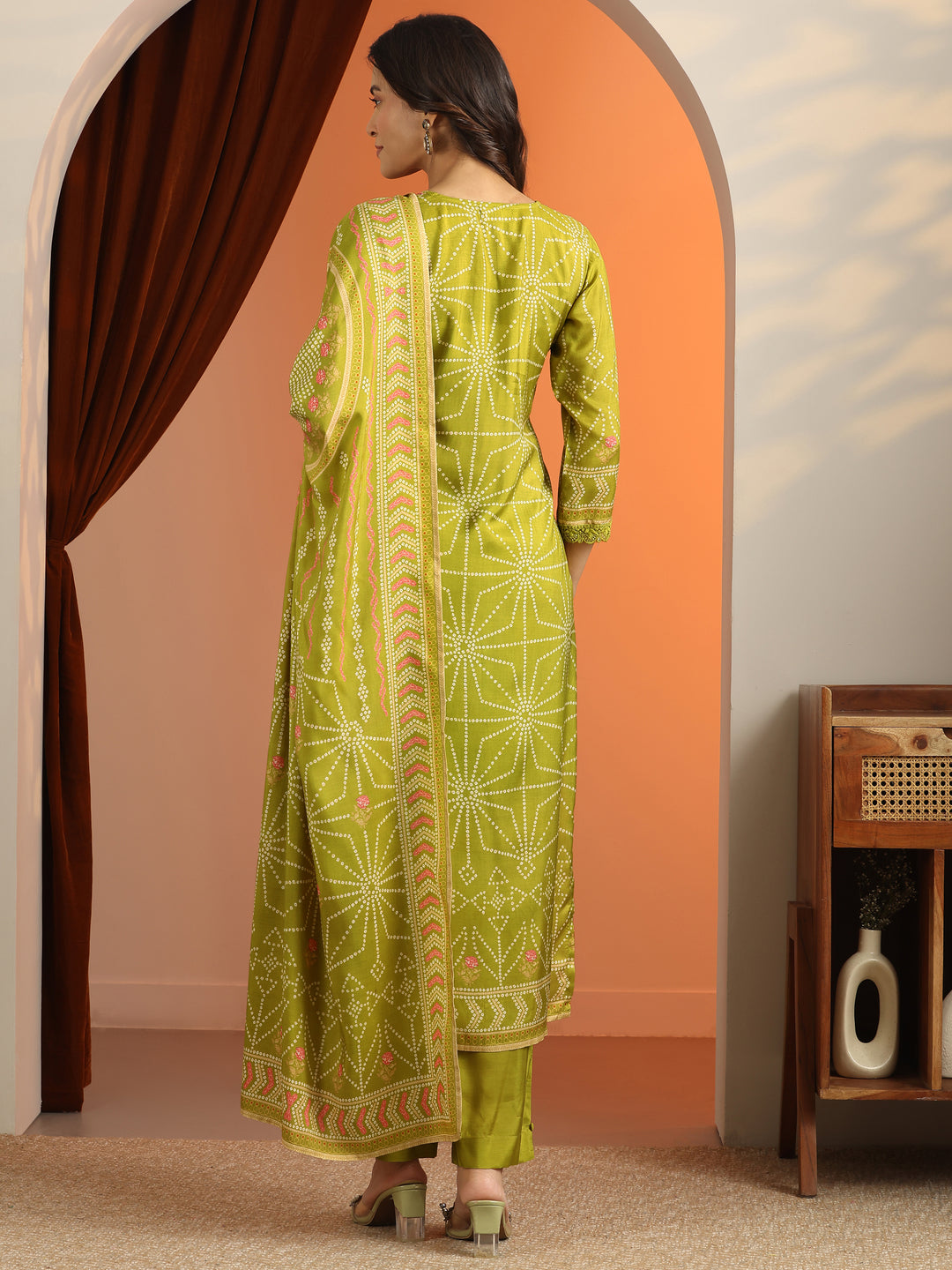  Green Printed Silk Blend Straight Suit Set With Dupatta 