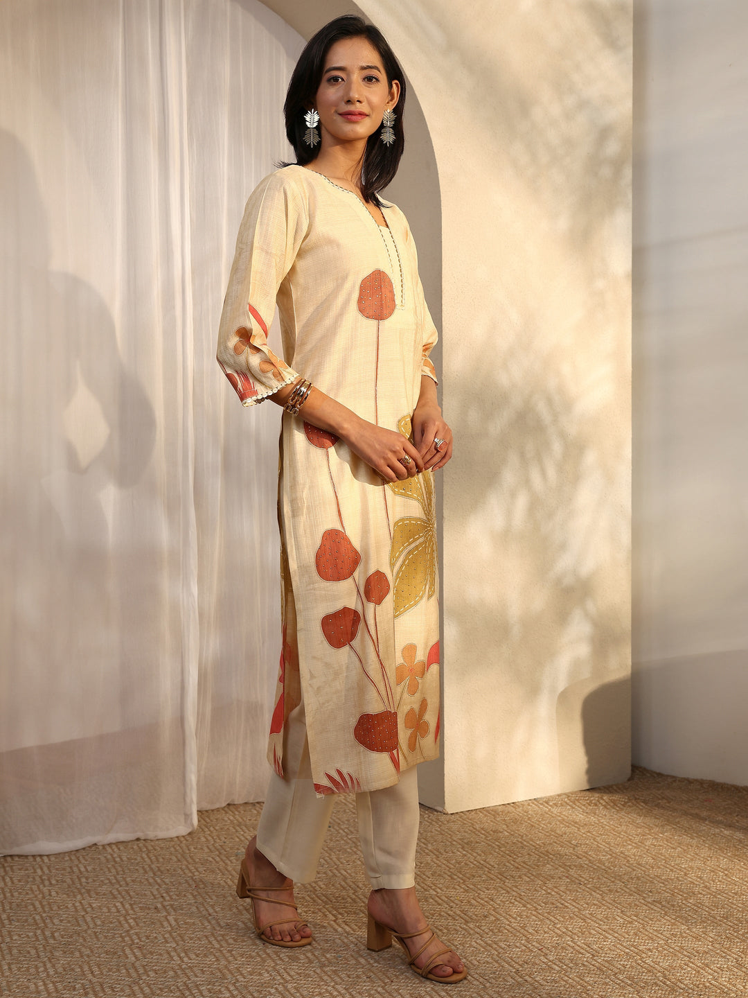  Off White Printed Silk Blend Straight Suit Set With Dupatta 