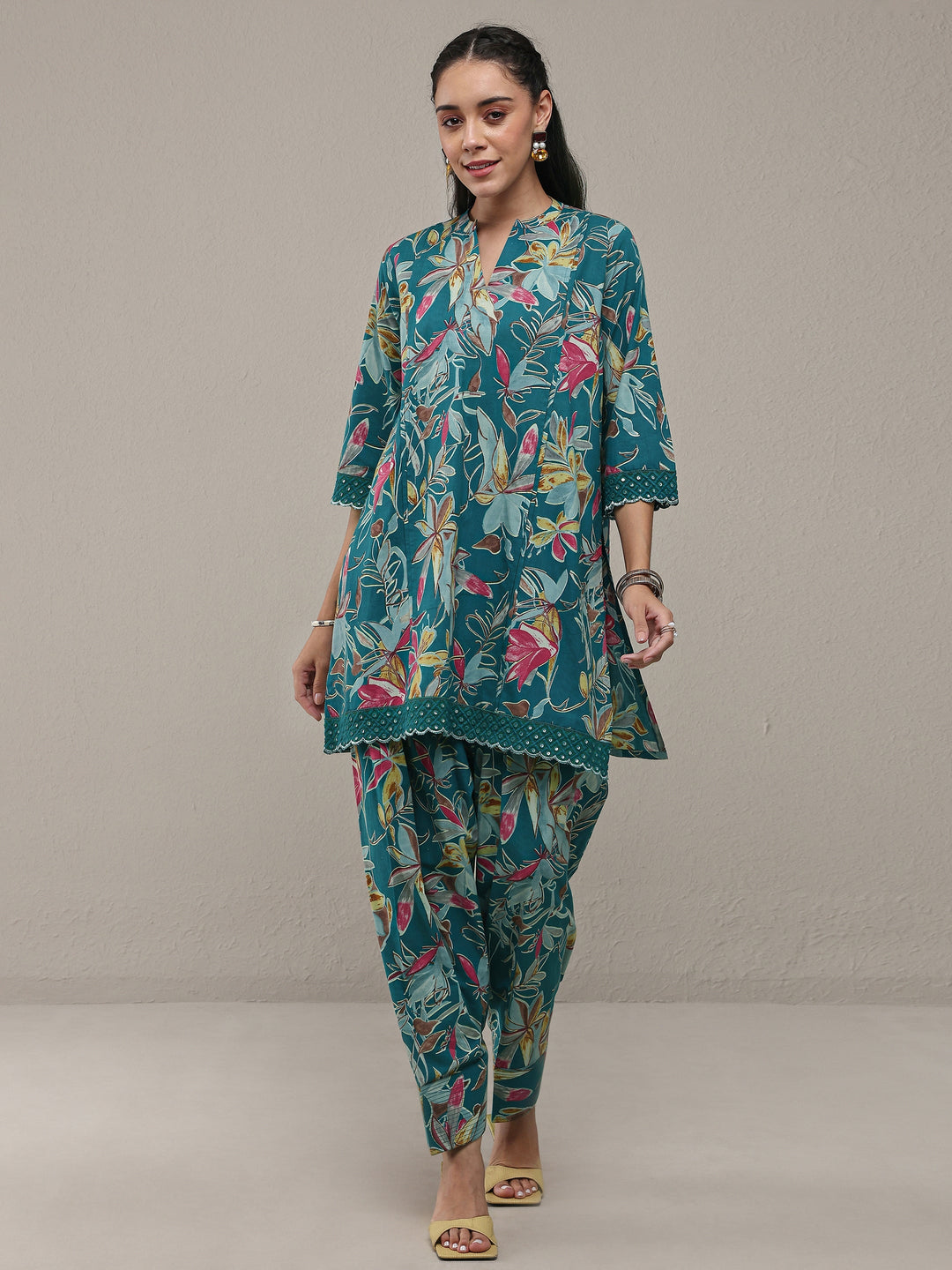  Blue Floral Printed Cotton Straight Kurta Set 
