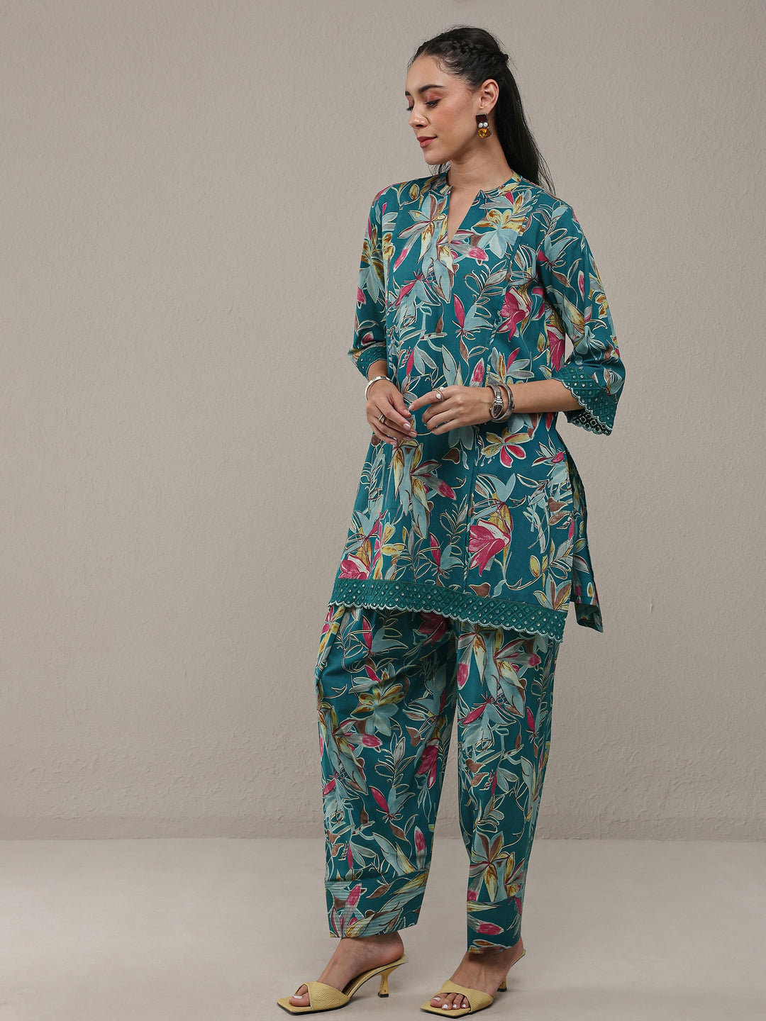  Blue Floral Printed Cotton Straight Kurta Set 