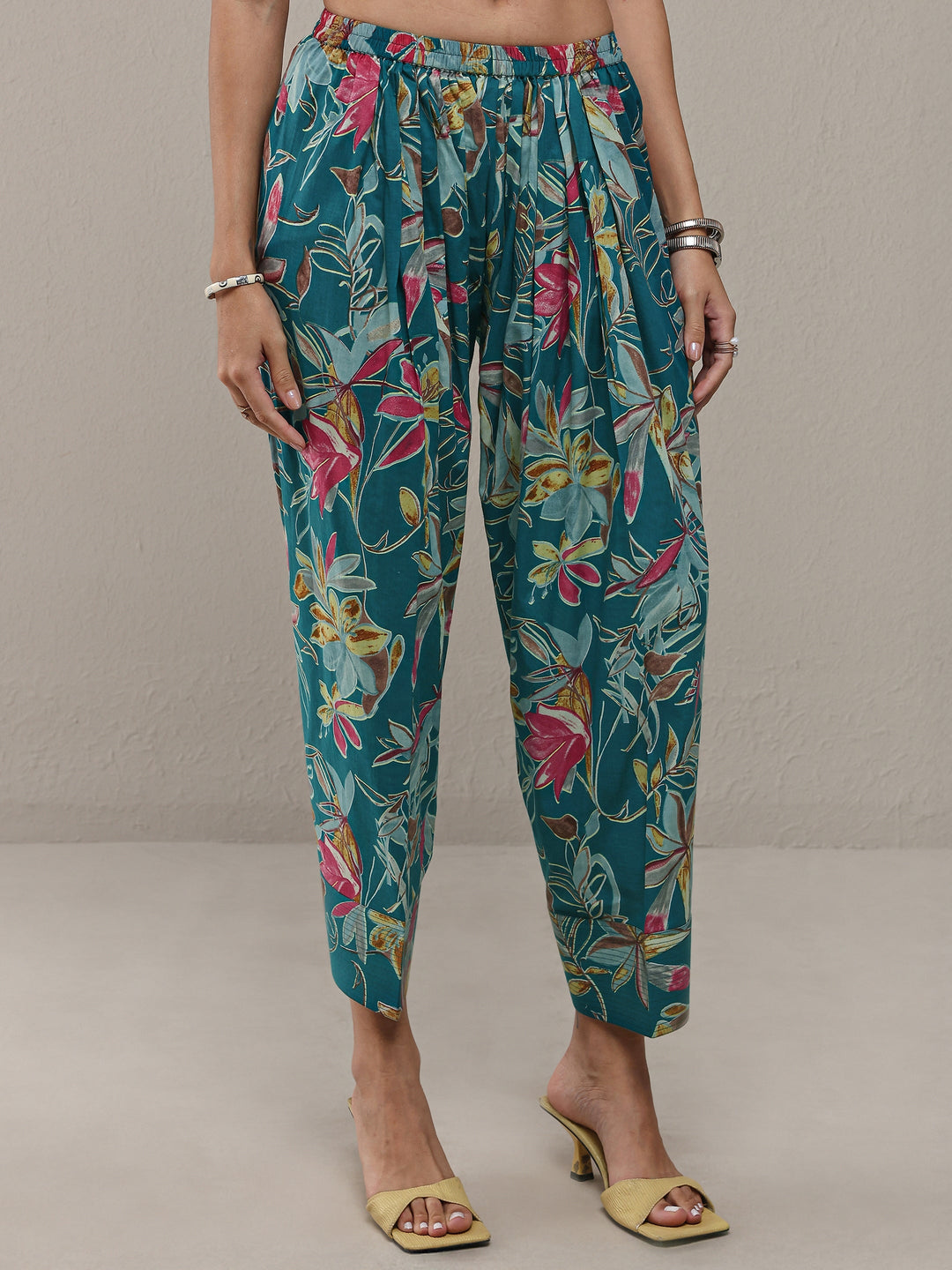  Blue Floral Printed Cotton Straight Kurta Set 