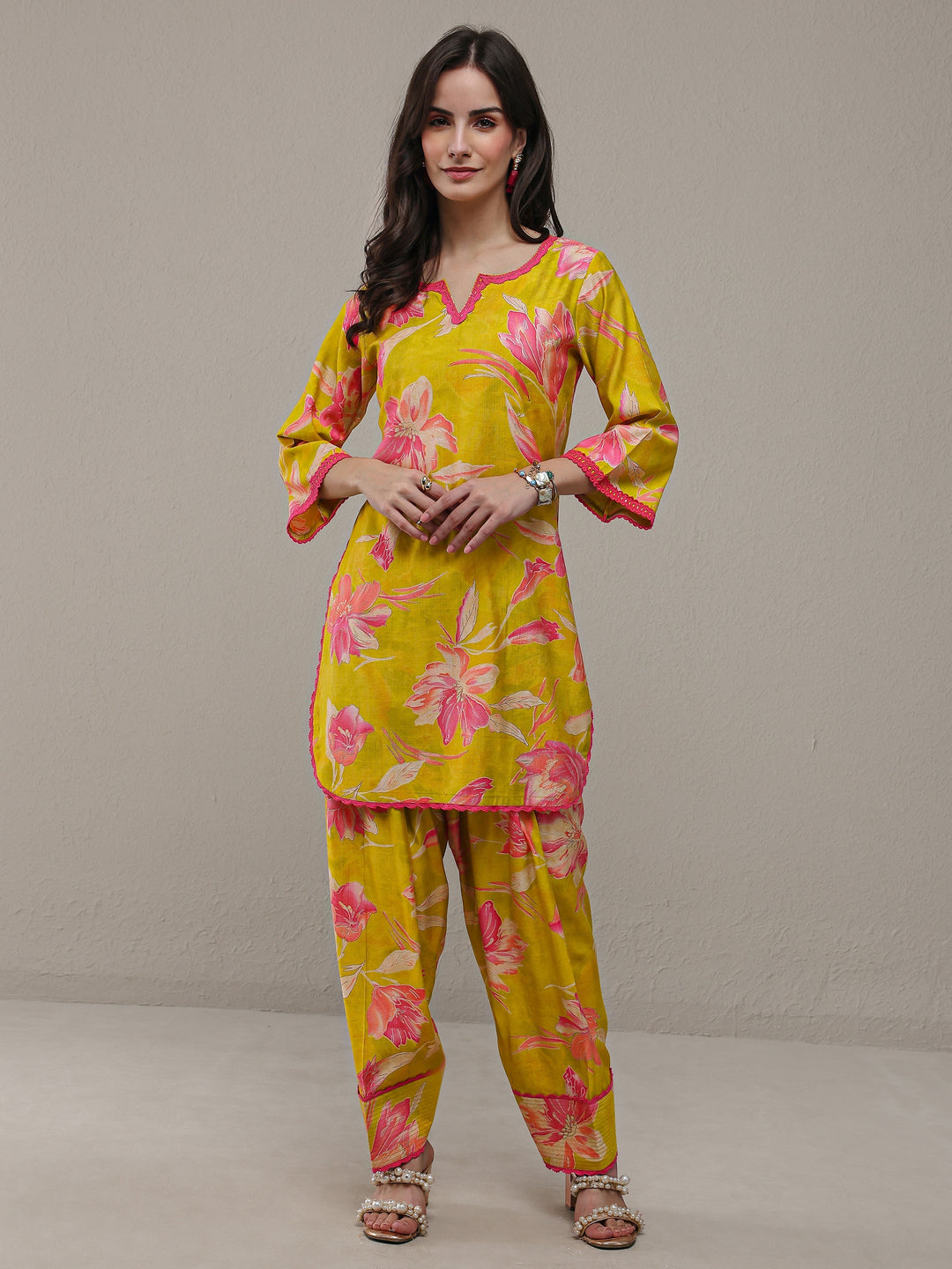  Green Floral Printed Silk Blend Straight Kurta Set 