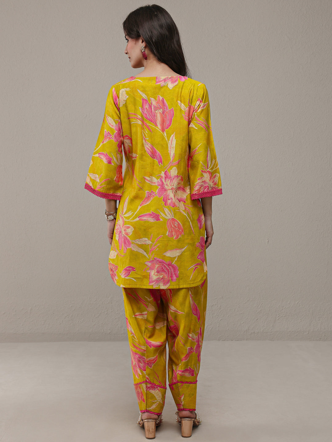  Green Floral Printed Silk Blend Straight Kurta Set 