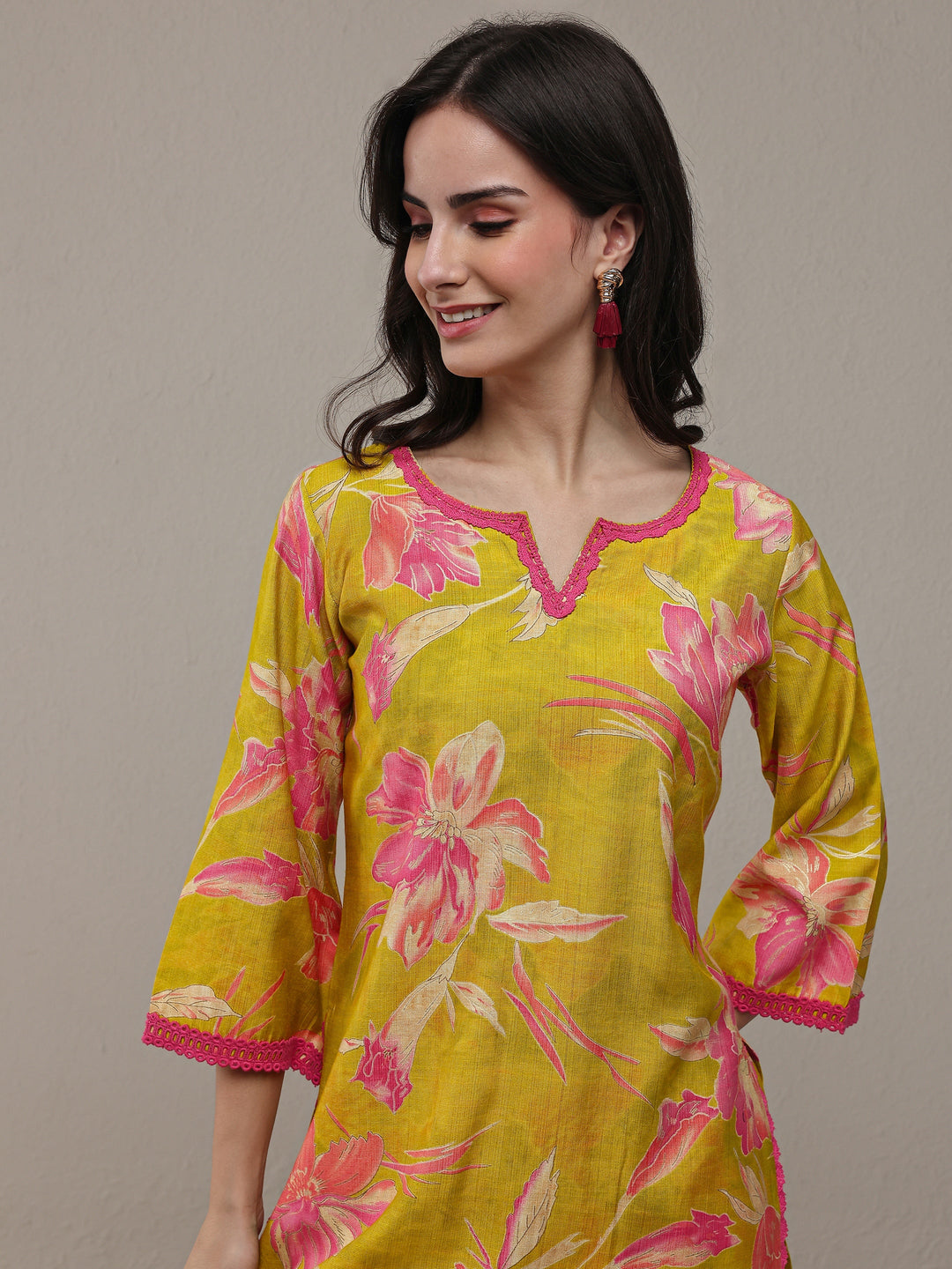  Green Floral Printed Silk Blend Straight Kurta Set 
