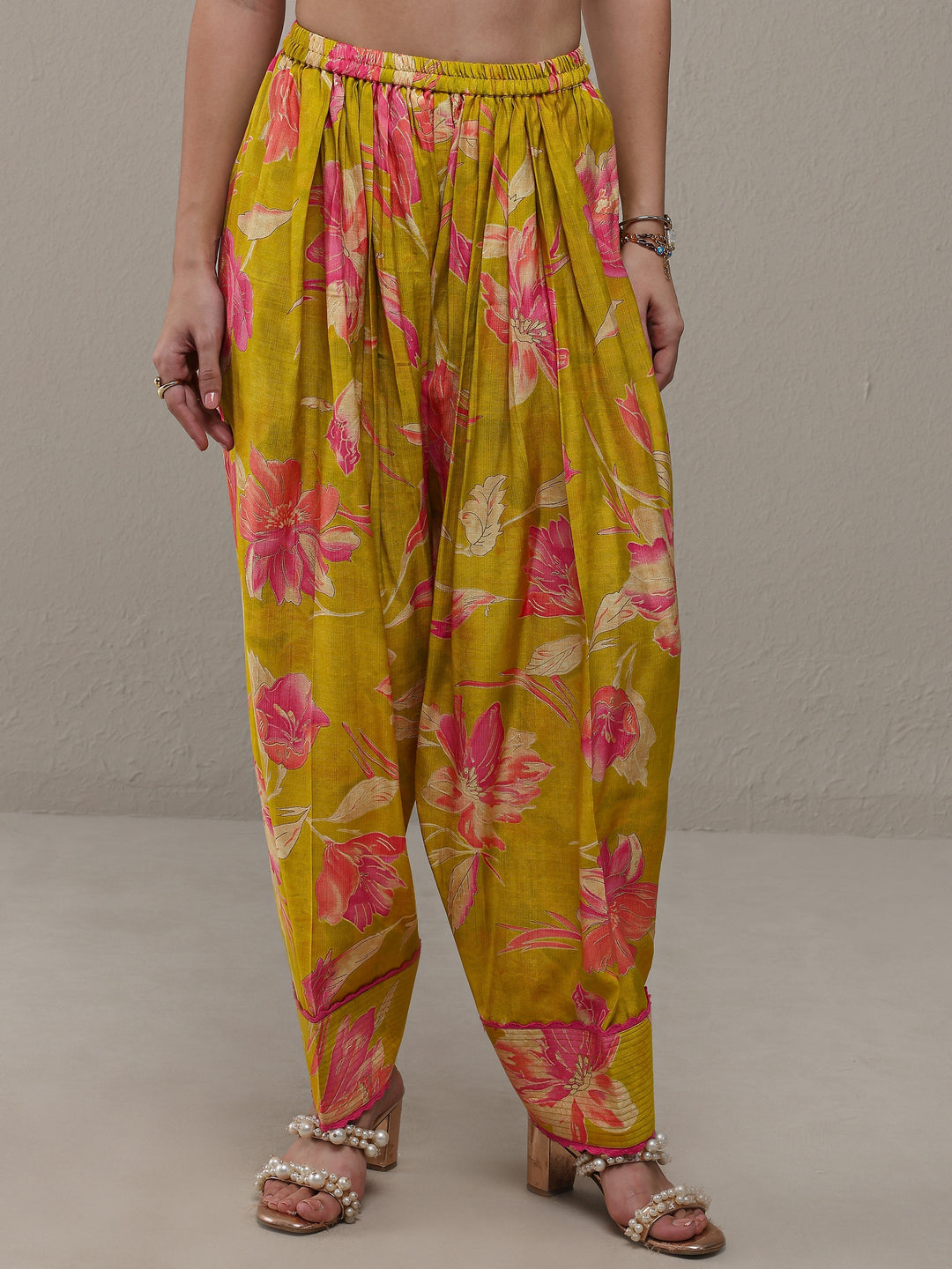  Green Floral Printed Silk Blend Straight Kurta Set 