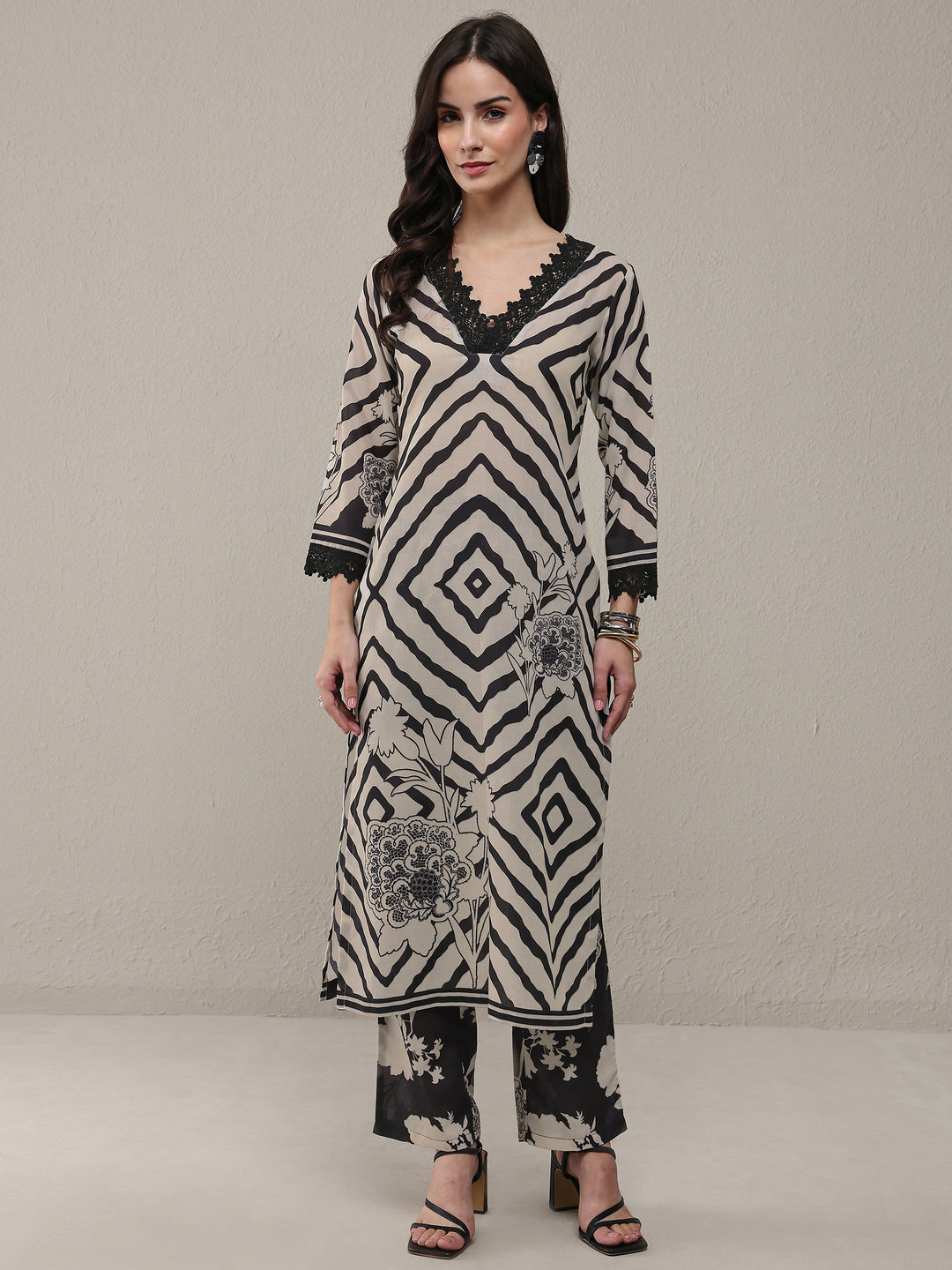  Black Geometric Printed Cotton Blend Straight Kurta Set 
