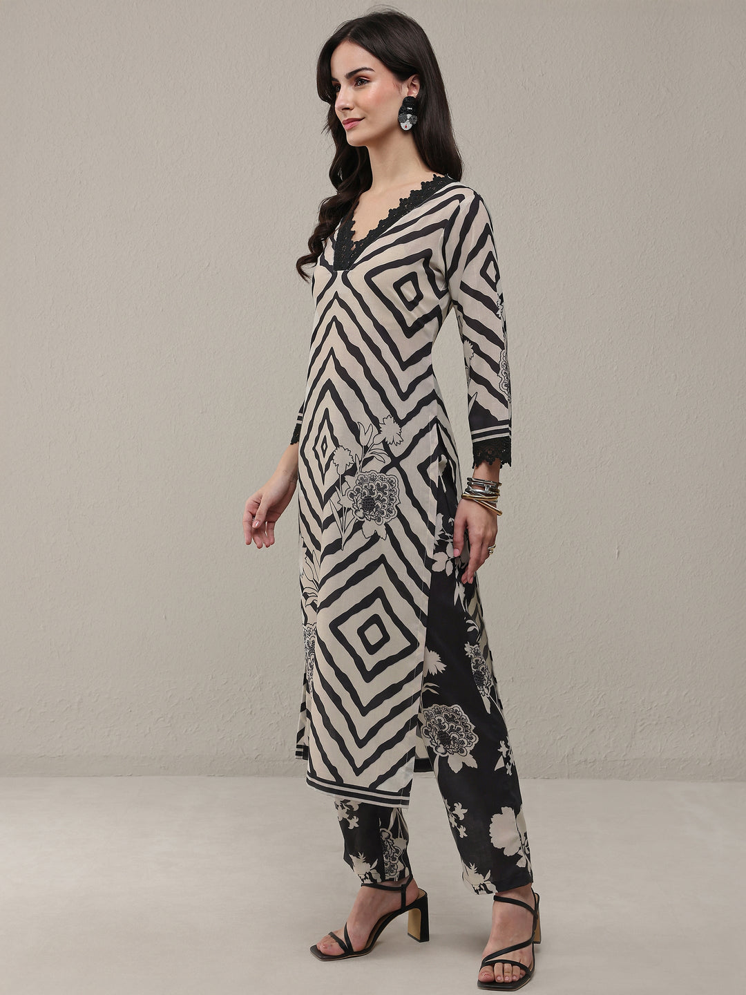  Black Geometric Printed Cotton Blend Straight Kurta Set 