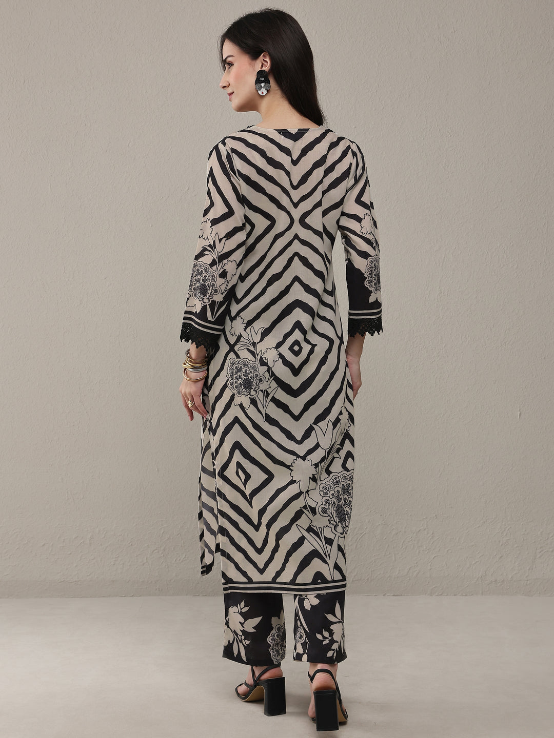  Black Geometric Printed Cotton Blend Straight Kurta Set 