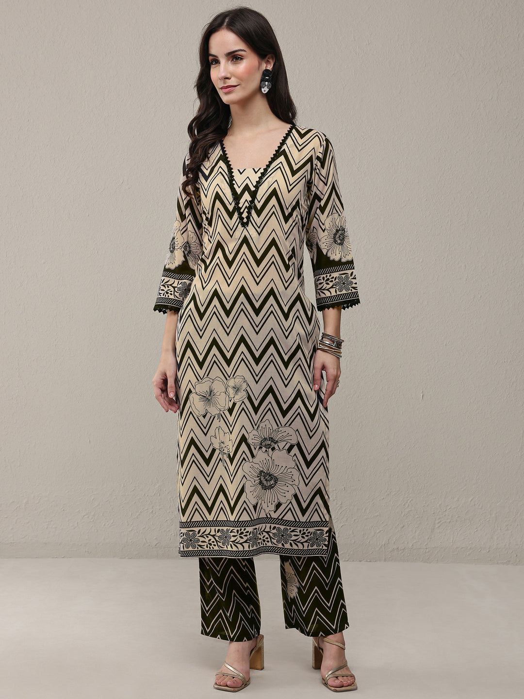  Black Chevron Printed Cotton Blend Straight Kurta Set 