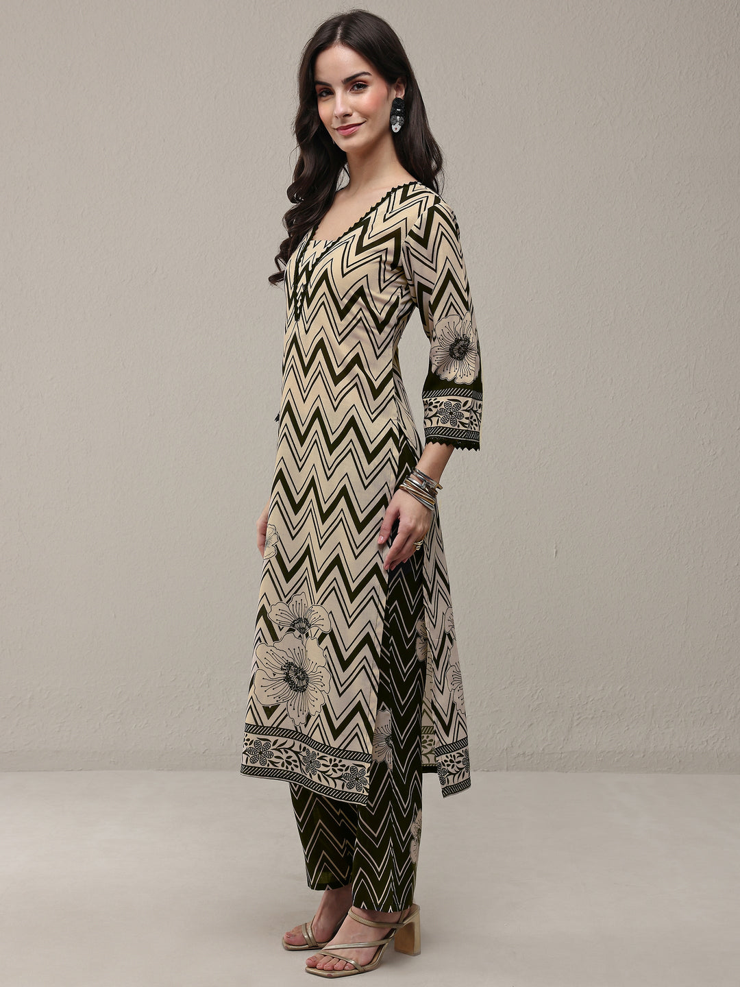  Black Chevron Printed Cotton Blend Straight Kurta Set 