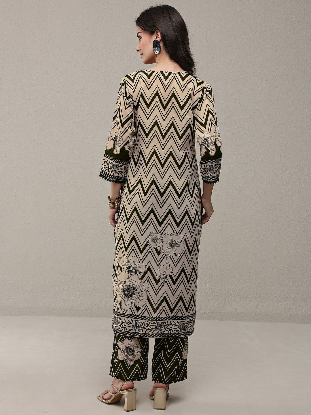  Black Chevron Printed Cotton Blend Straight Kurta Set 