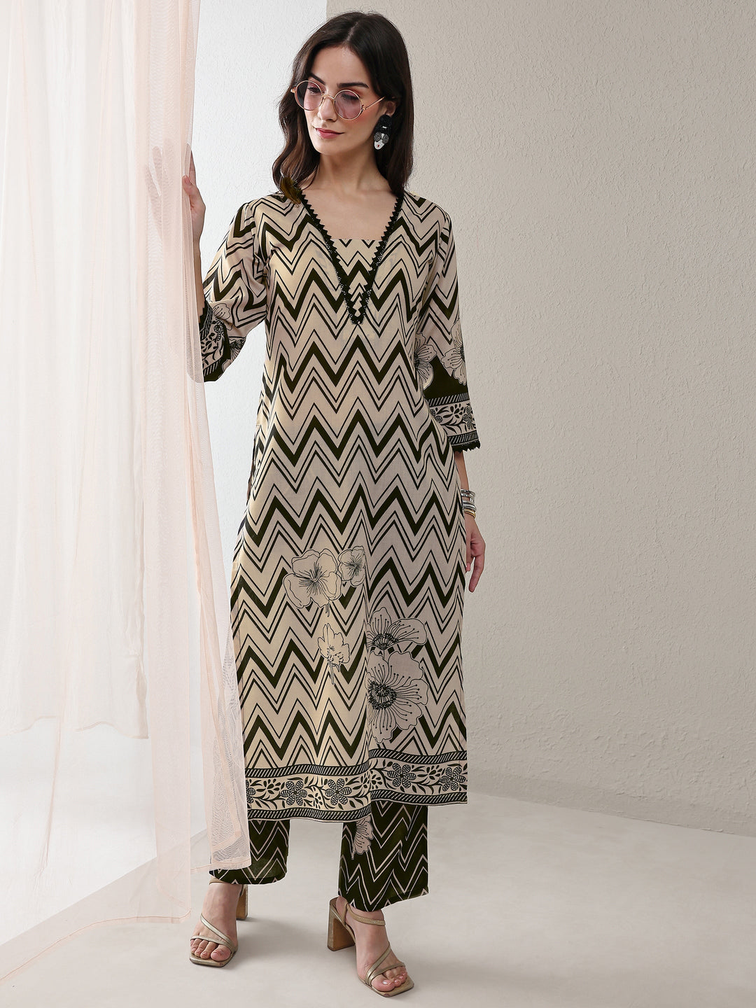  Black Chevron Printed Cotton Blend Straight Kurta Set 