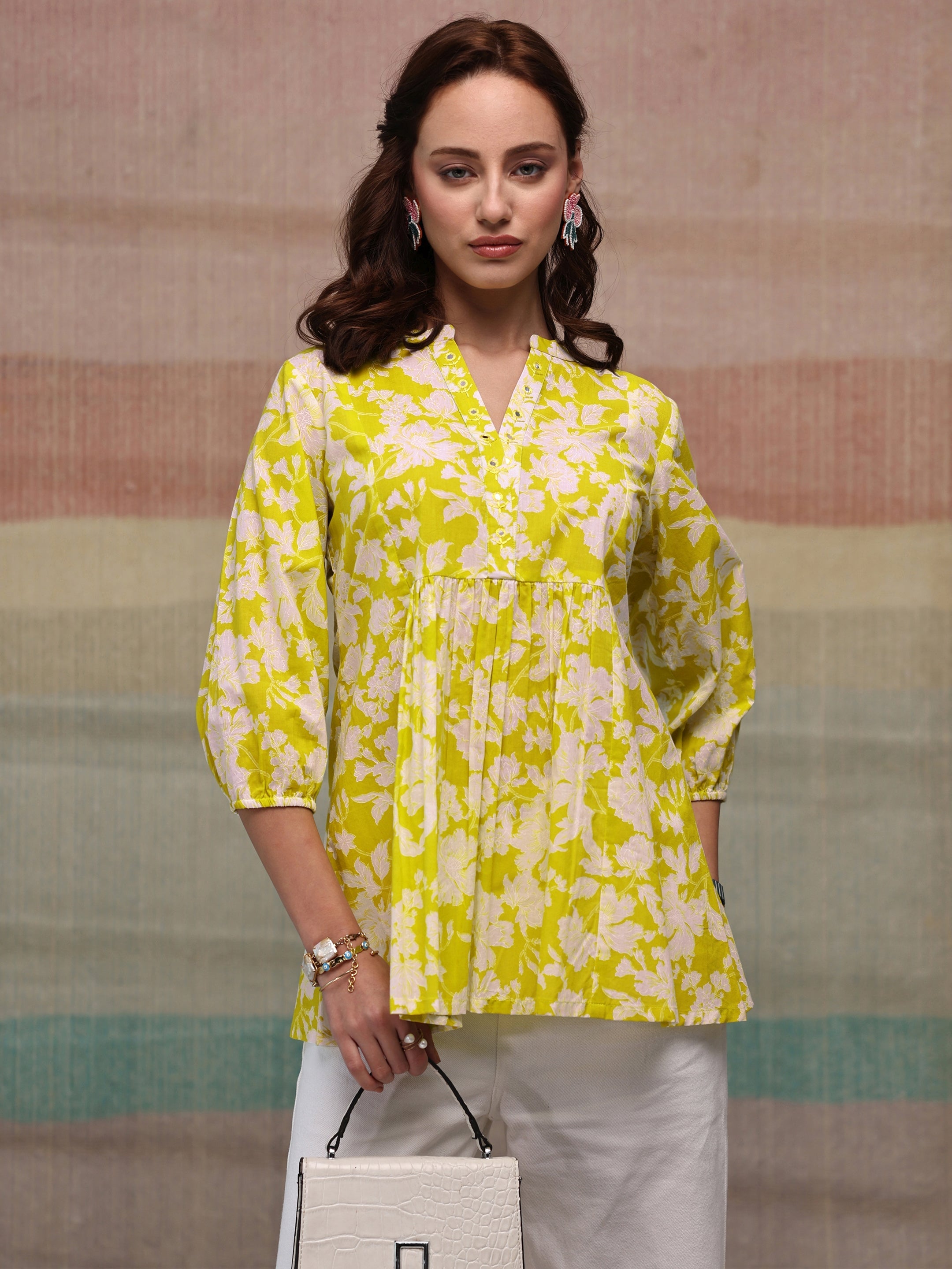 libas Green Floral Printed Cotton A-Line Short Kurti-picture-37