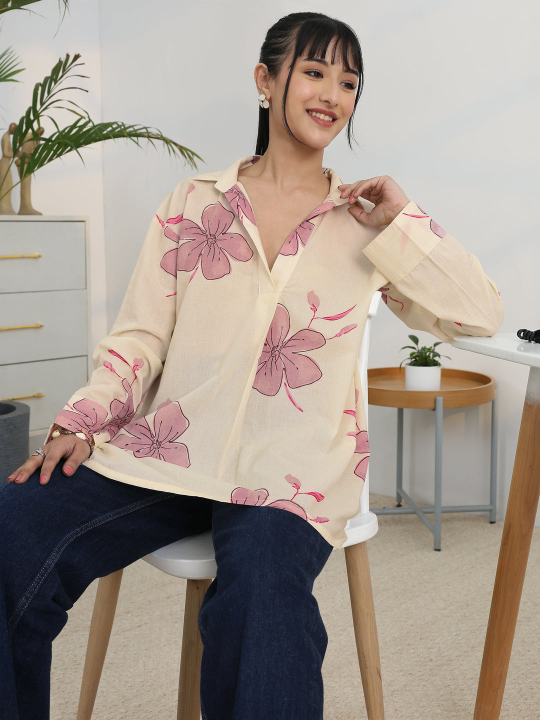  Off White Printed Cotton Straight Short Kurti 